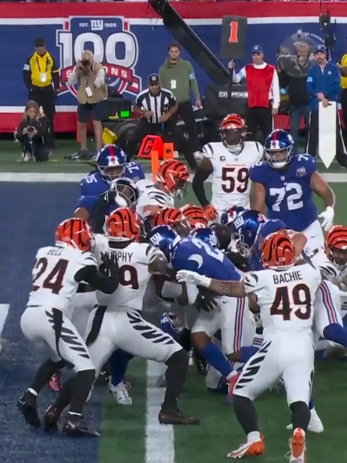 Bild zu: "Bengals halten die Giants klein"