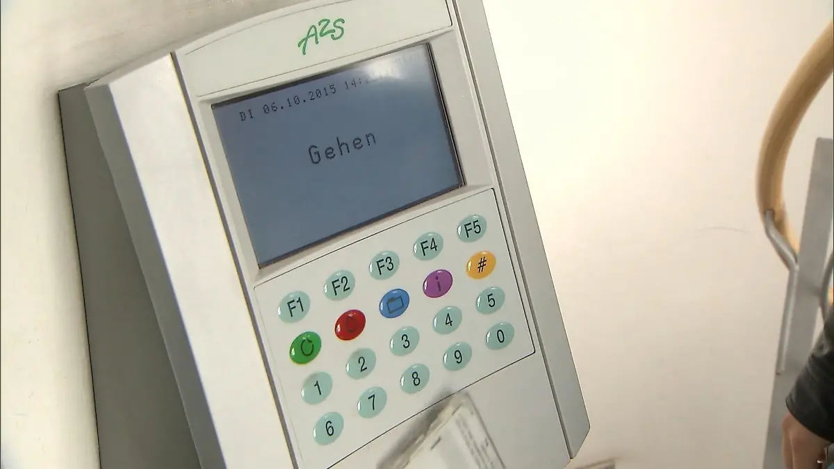 Muss man sich für die Toilettenpause ausstempeln? Arbeitsrechtlerin erklärt
