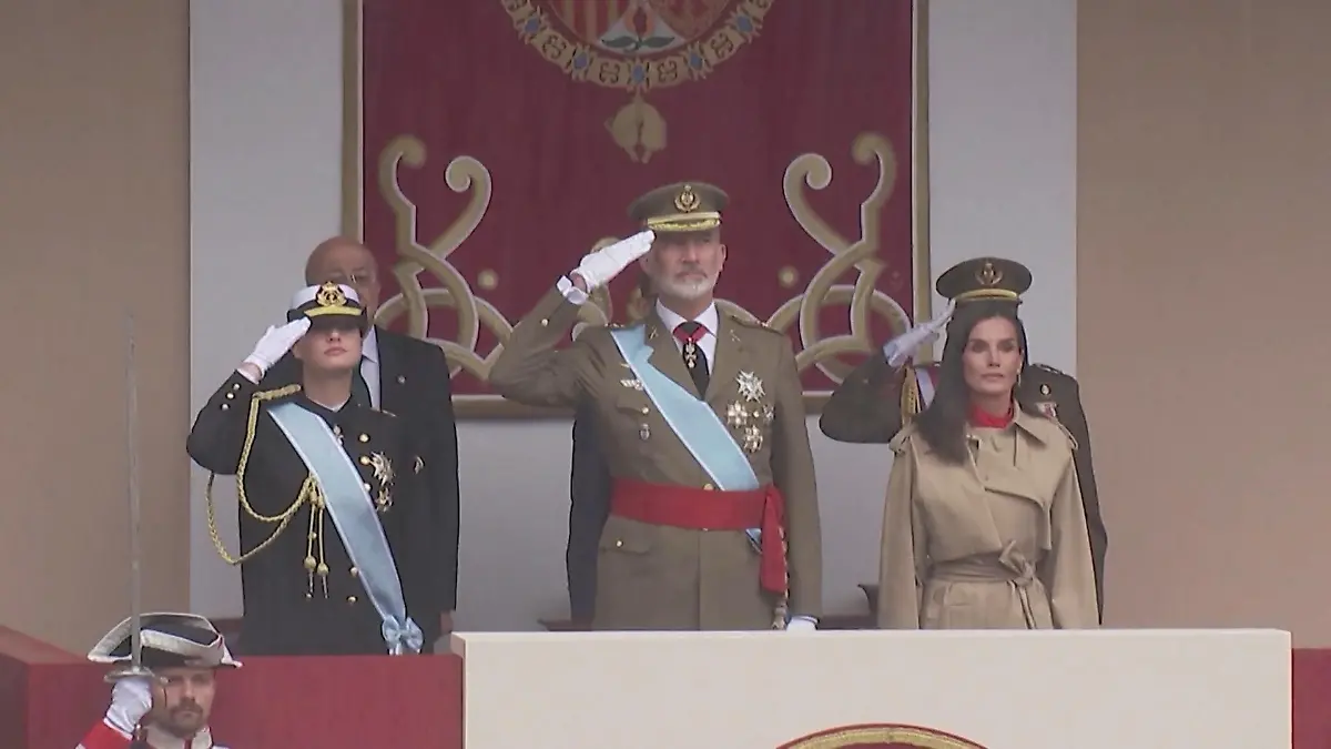 Ups! Leonor von Spanien steht im Regen