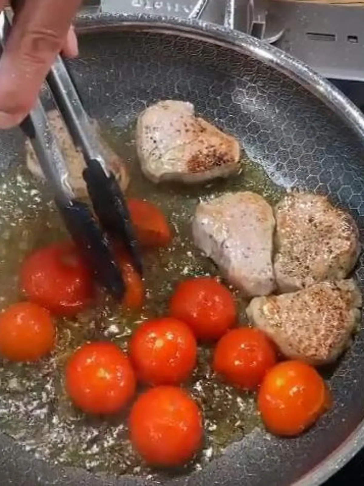 Bild zu: "Schweinefilet-Pfanne à la Saltimbocca"