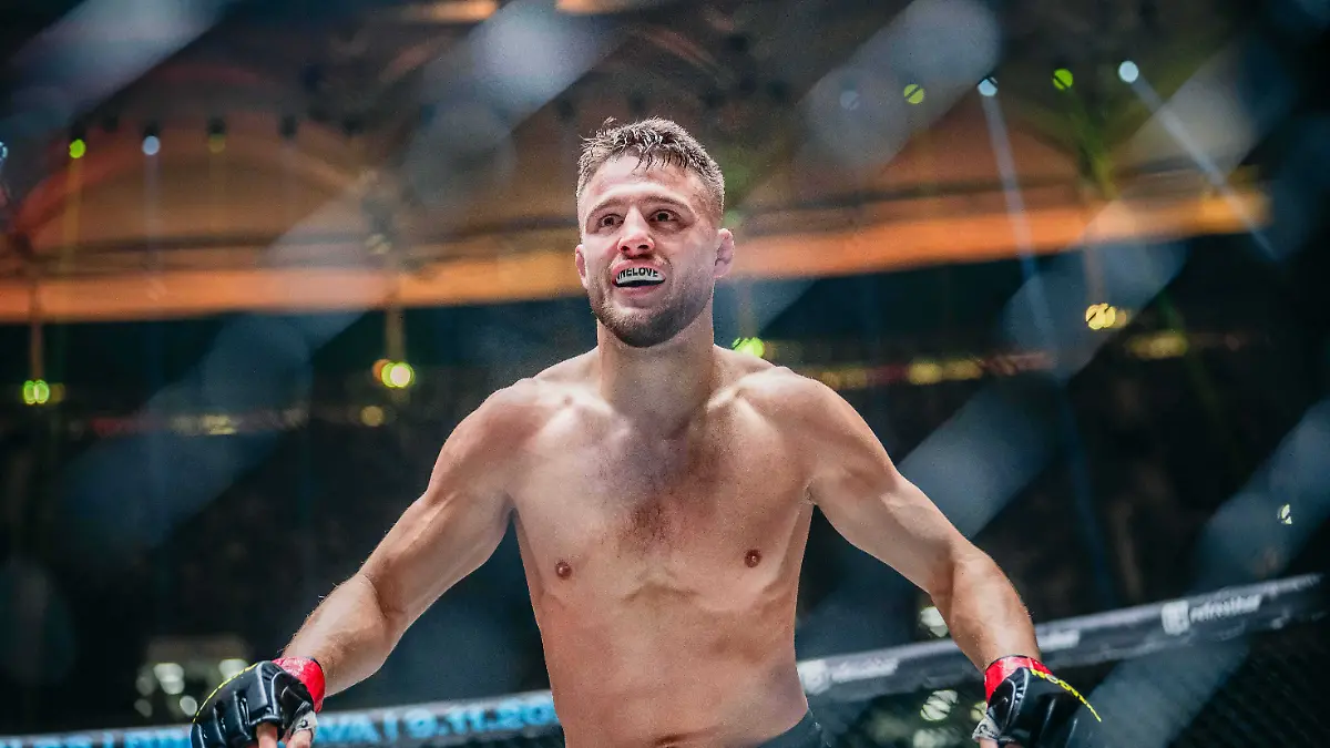 Niko Samsonidse (29) gewinnt beim Oktagon-MMA-Event in Frankfurt seinen Kampf gegen Daniel Torres bereits in Runde zwei.