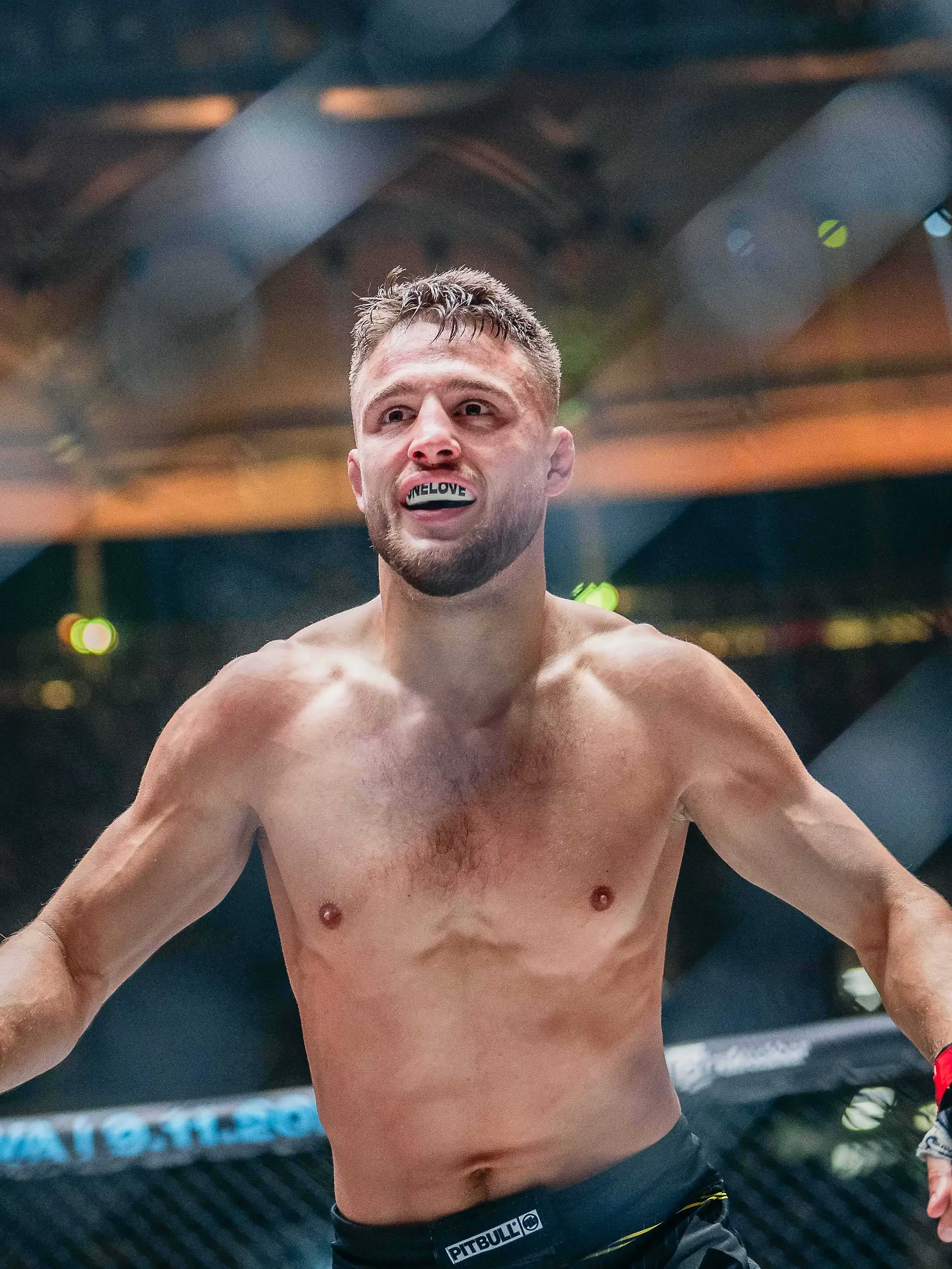 Niko Samsonidse (29) gewinnt beim Oktagon-MMA-Event in Frankfurt seinen Kampf gegen Daniel Torres bereits in Runde zwei.