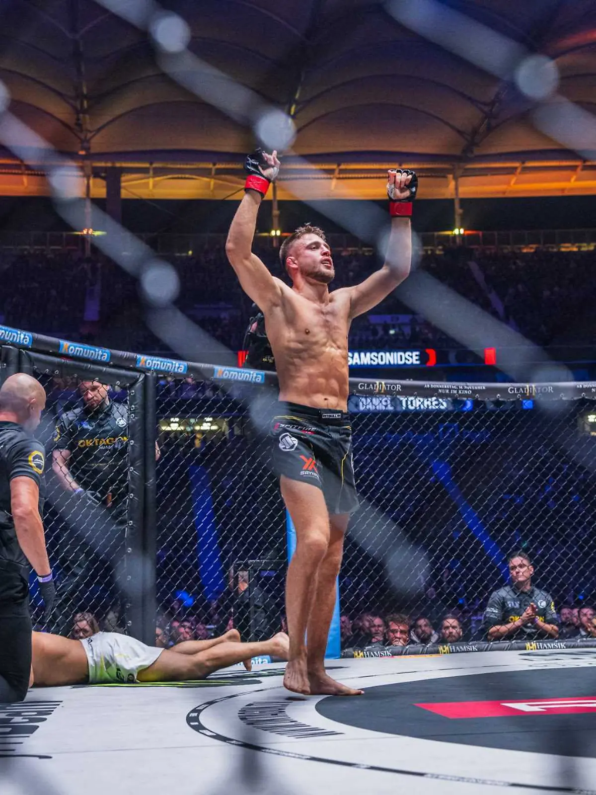 Niko Samsonidse (29) gewinnt beim Oktagon-MMA-Event in Frankfurt seinen Kampf gegen Daniel Torres bereits in Runde zwei.