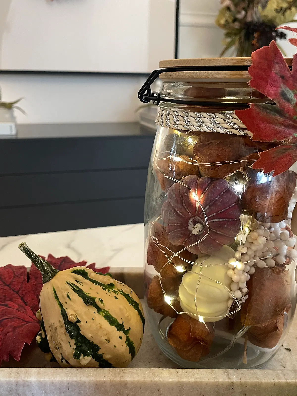 Herbstliche Deko-Gläser mit Kastanien
