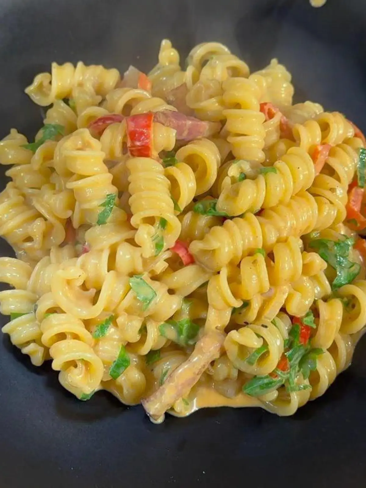 Bild zu: "Hensslers schnelle Pasta mit Rauchpaprika-Soße"