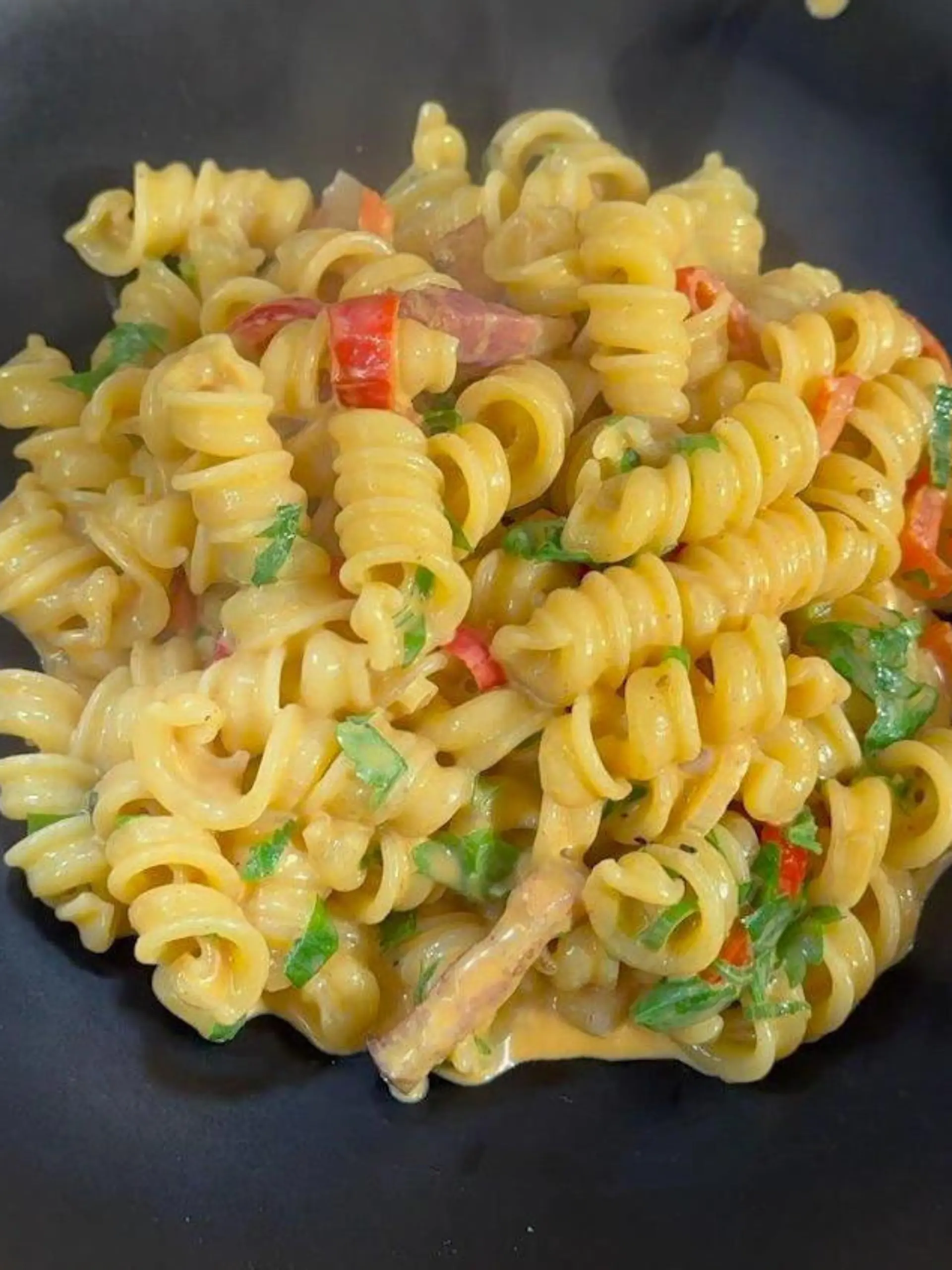 Bild zu: "Hensslers schnelle Pasta mit Rauchpaprika-Soße"