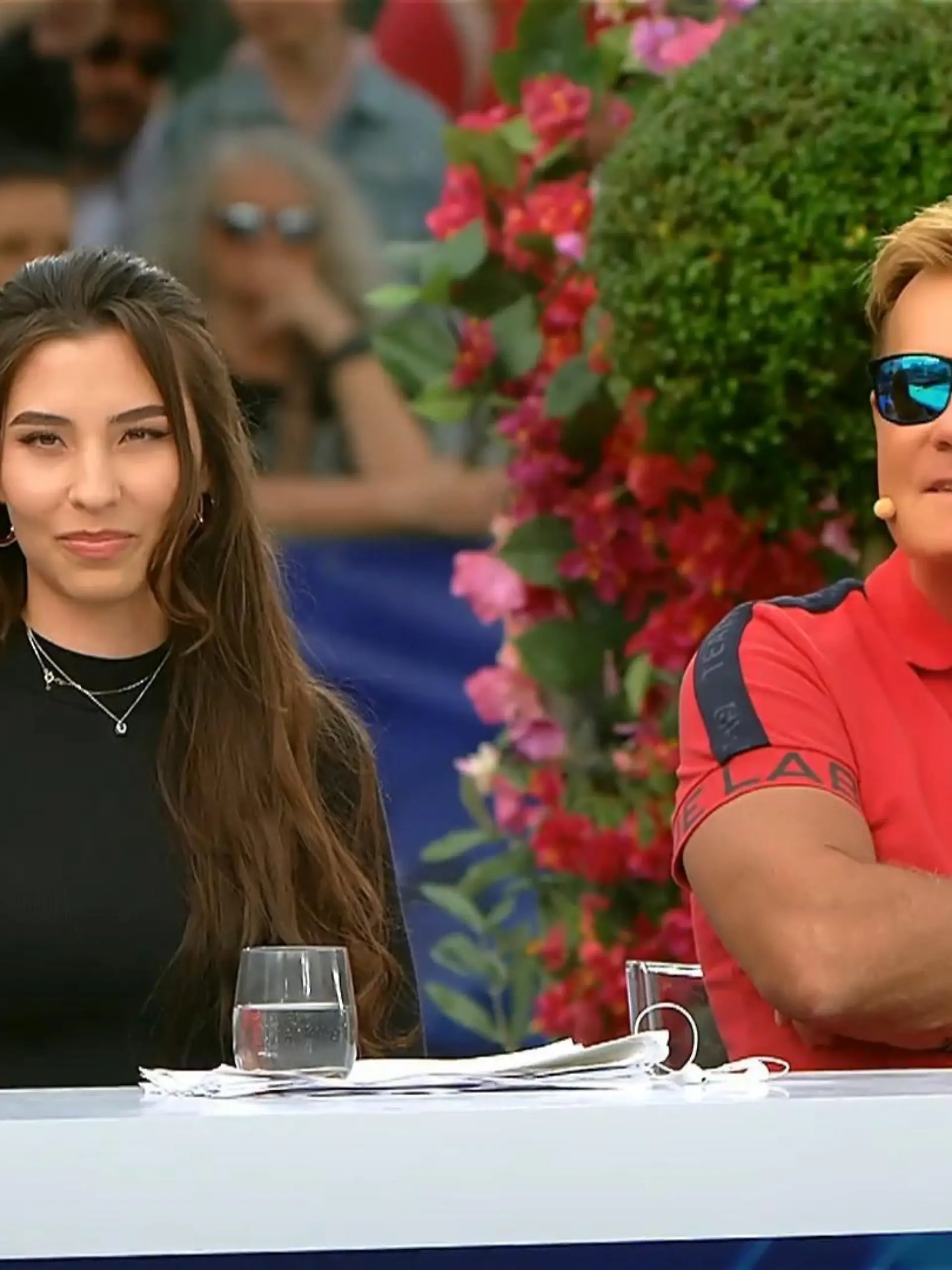 Für Zwillingsschwester Dana räumt Dieter Bohlen seinen Juryplatz. 