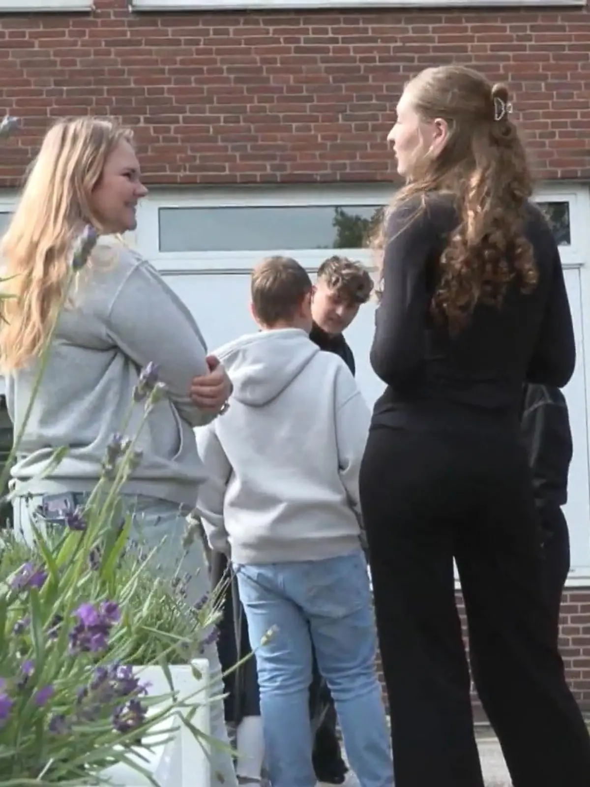 Bild zu: "Jugend sieht Zukunft positiv"