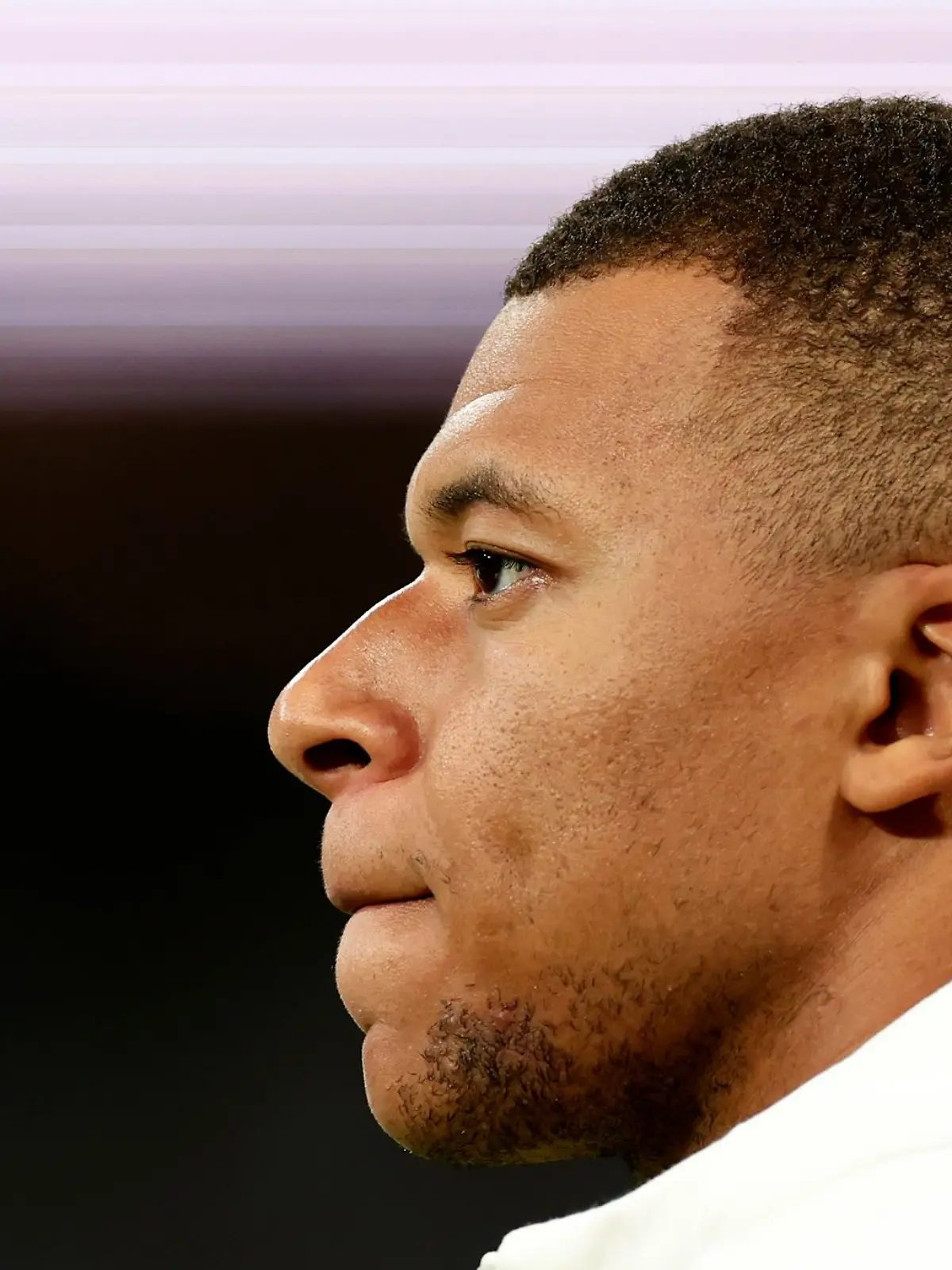 Bild zu: "Wird Frankreichs Fußballstar Mbappé hier etwas angehangen?"