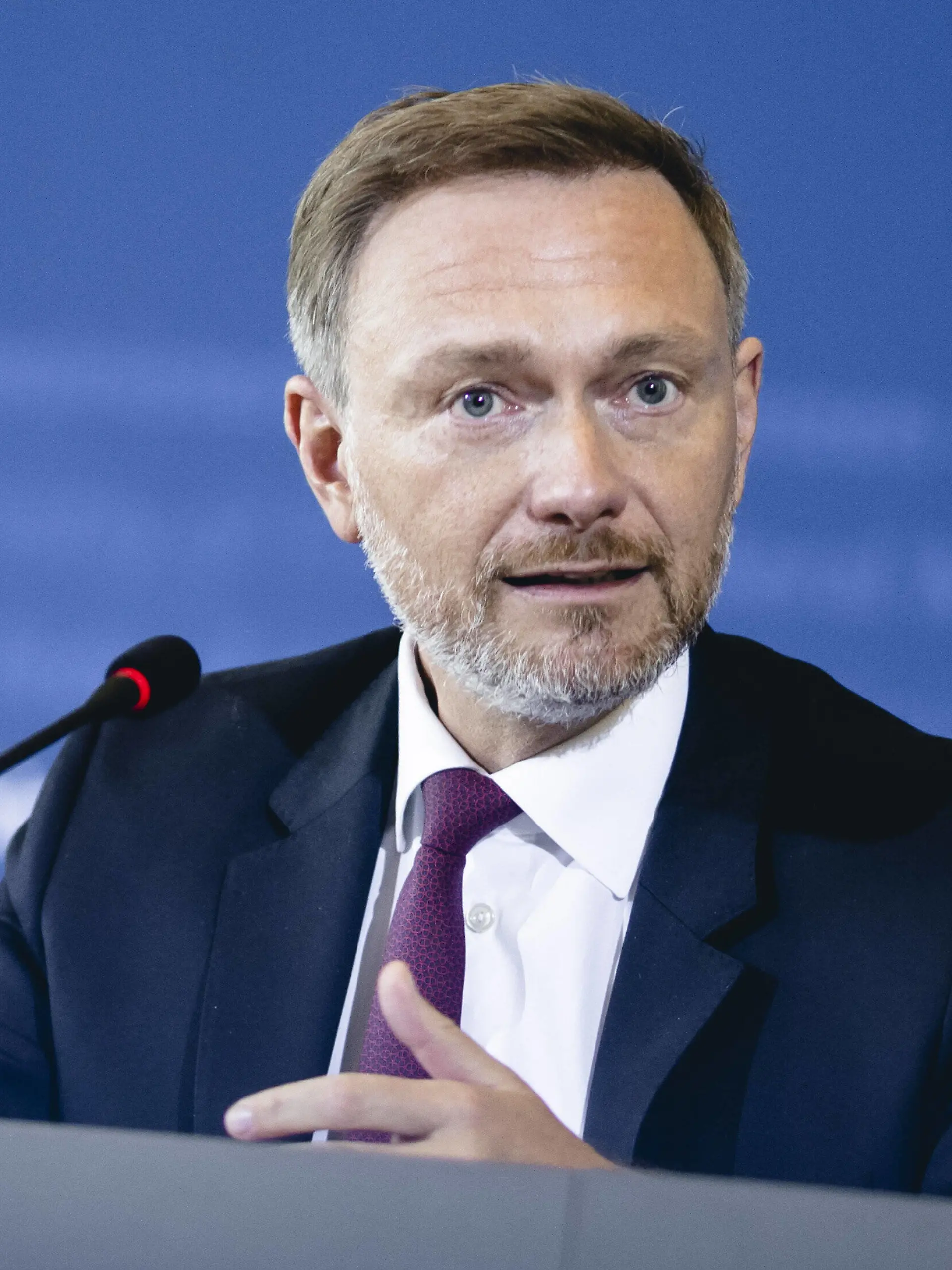 News Bilder des Tages Bundesfinanzminister Christian Lindner FDP im Rahmen einer Pressekonferenz zum Stabilitaetsrat im Bundesfinanzministerium. Berlin, 28.04.2022. Berlin Deutschland *** Federal Minister of Finance Christian Lindner FDP during a press conference on the Stability Council at the Federal Ministry of Finance Berlin, 28 04 2022 Berlin Germany Copyright: xXanderxHeinl/photothek.dex