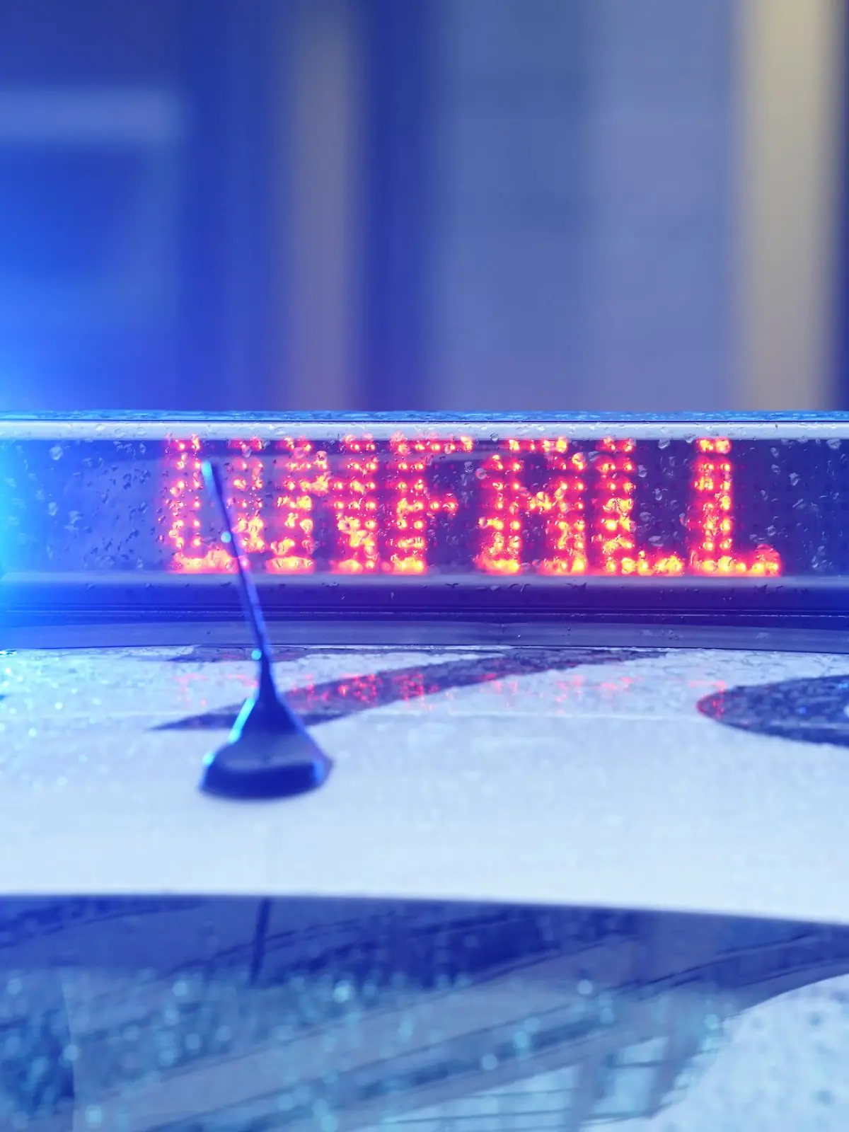 Bild zu: "Kinder (3, 7) sitzen bei Frontalcrash mit im Auto "