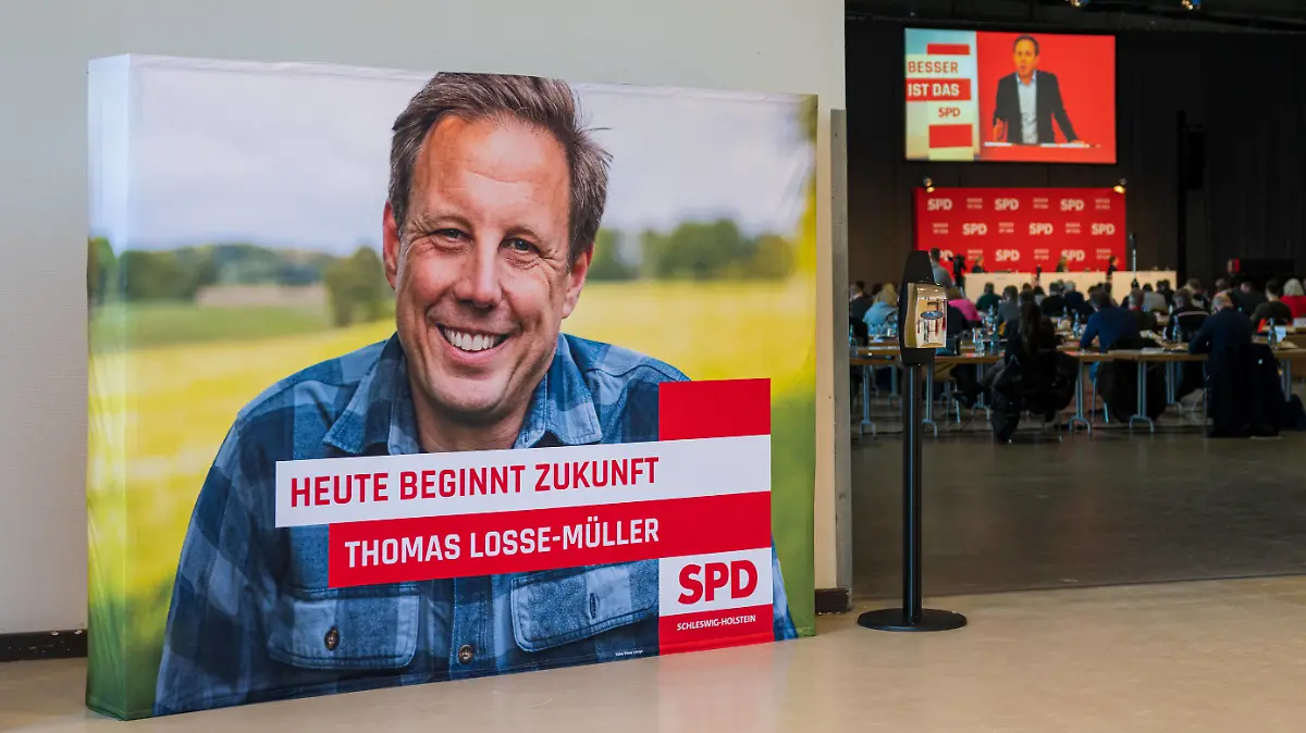  Neumünster, 5. Februar 2022, Landeswahlkonferenz der SPD Schleswig-Holstein. Thema: Wahl der Landesliste der SPD Schleswig-Holstein für die Landtagswahl. Die SPD-Landesvorsitzende Serpil Midyatli hat den Listenvorschlag eingebracht. Die Bewerbungsrede von SPD-Spitzenkandidat Thomas Losse-Müller für Listenplatz 1 wurde per Video zugeschaltet.