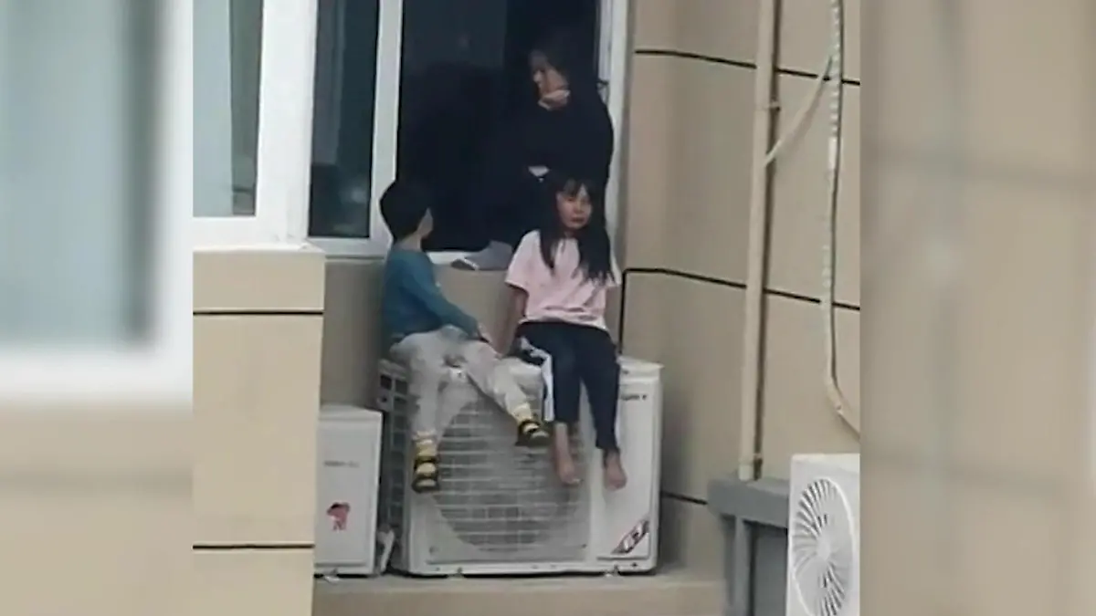 Drama im 23. Stock! Mutter setzt eigene Kinder vors Fenster Tödlicher Höhe wegen Streit ausgeliefert