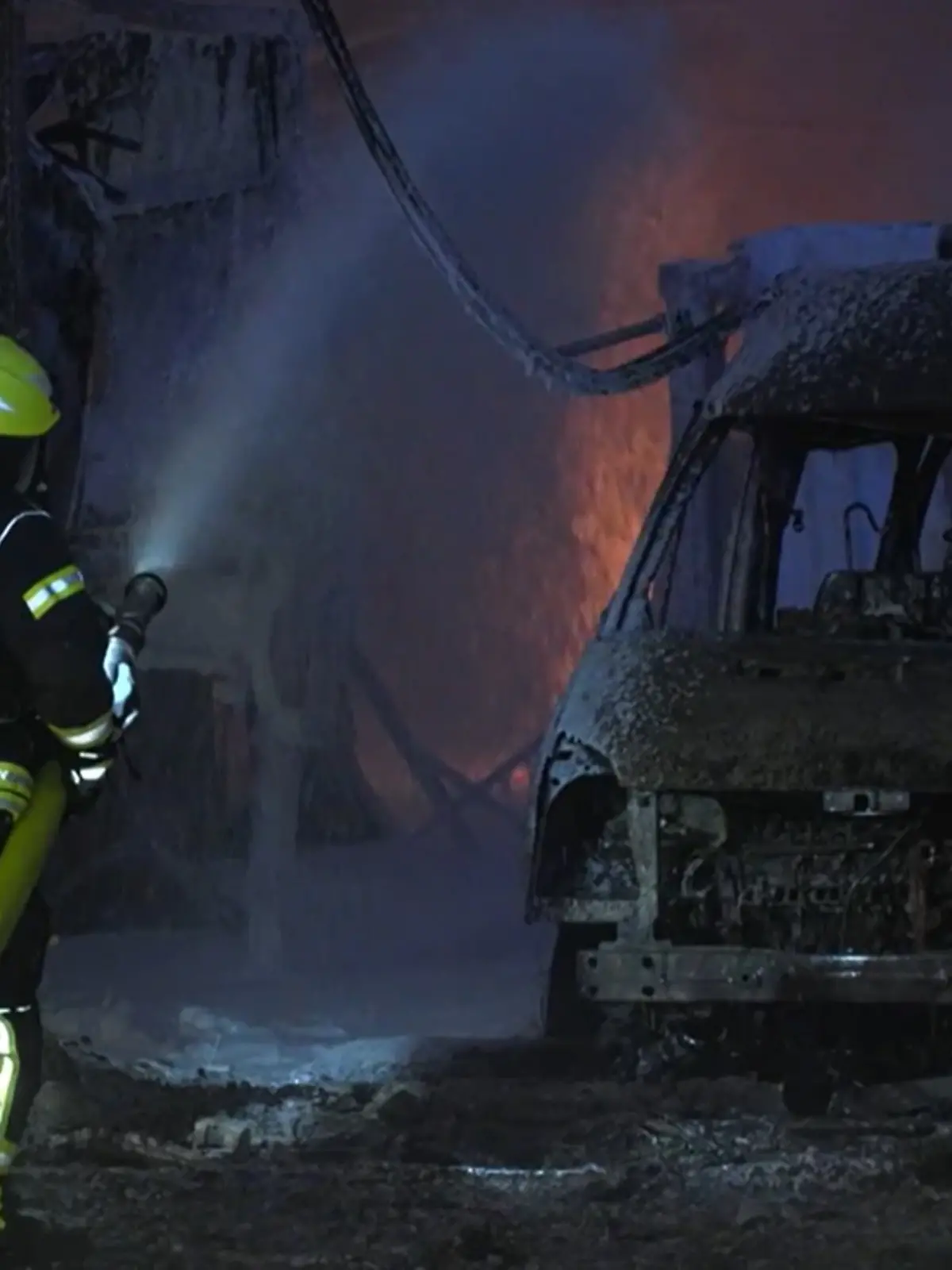 Stadtallendorf: Großbrand vernichtet kompletten Feuerwehrfuhrpark