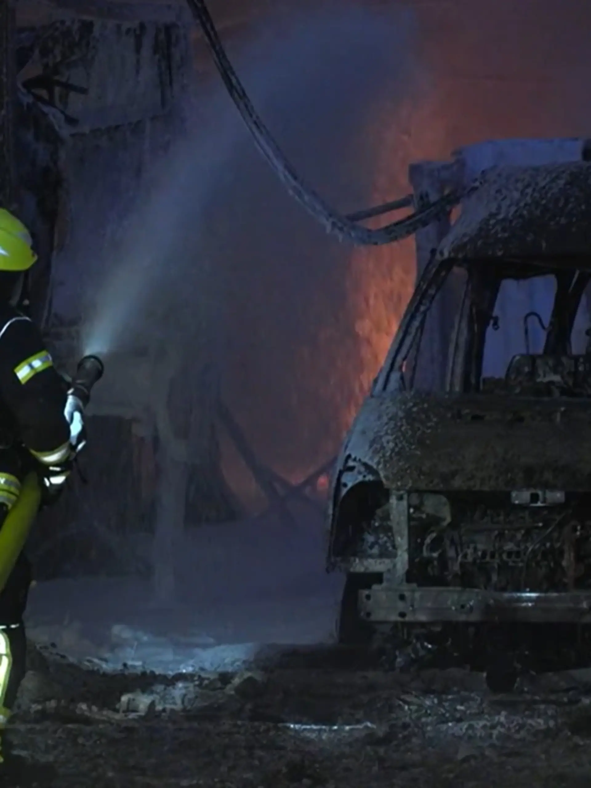 Stadtallendorf: Großbrand vernichtet kompletten Feuerwehrfuhrpark