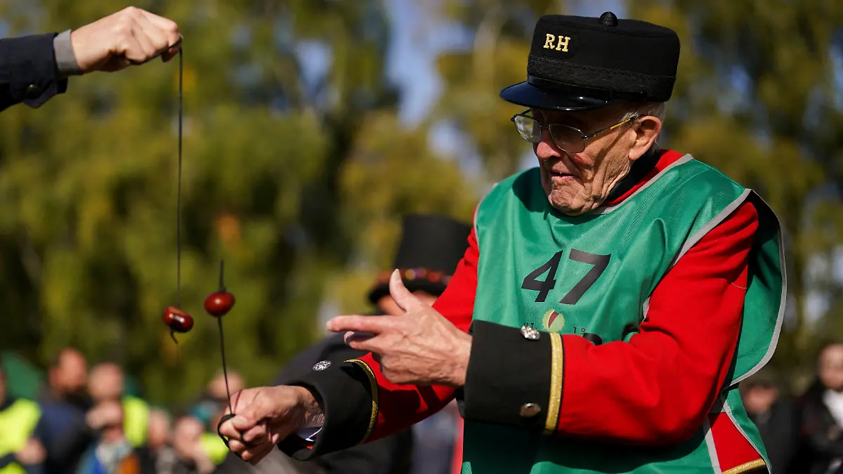 Ziel bei der Kastanien-WM ist es, die Kastanie des Gegners zu zerschlagen.