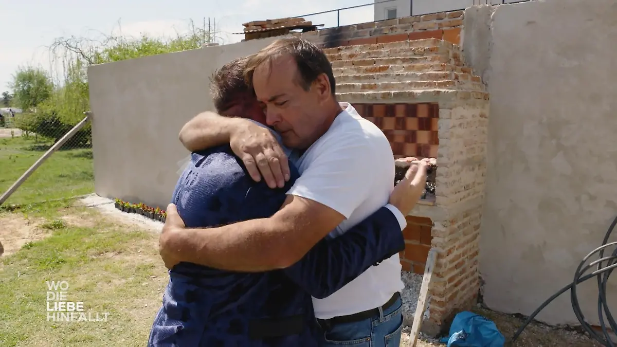 Dennis wird mit offenen Armen in Empfang genommen Besuch bei Lilianas Familie