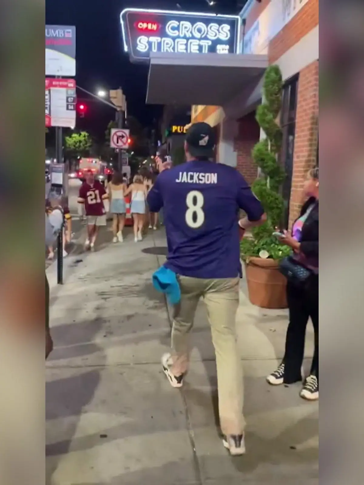 Bild zu: "Ravens-Fan mit Brutalo-Attacke auf Washington-Anhänger"