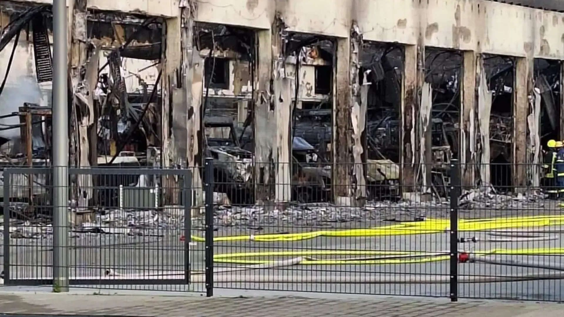 Das Feuerwehrhaus in Stadtallendorf ist komplett ausgebrannt.