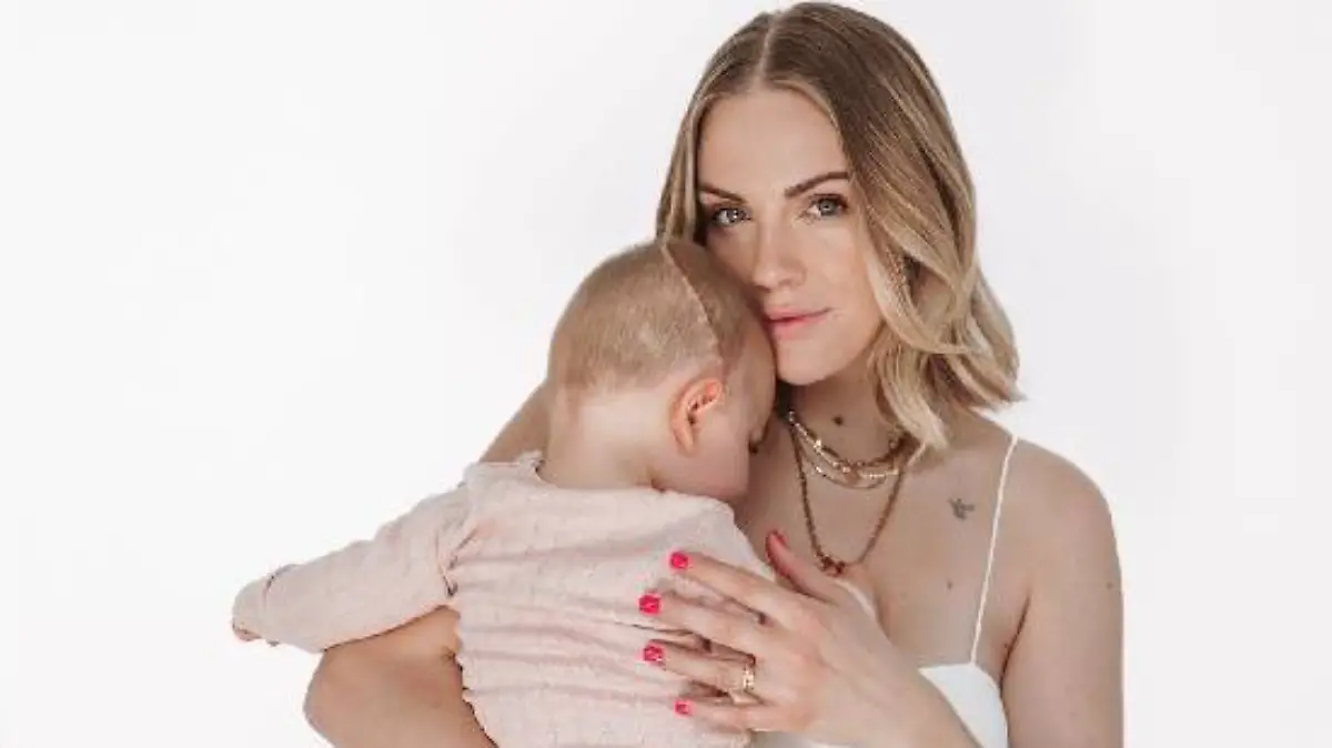 Vanessa Lock und Tochter Leni (1)