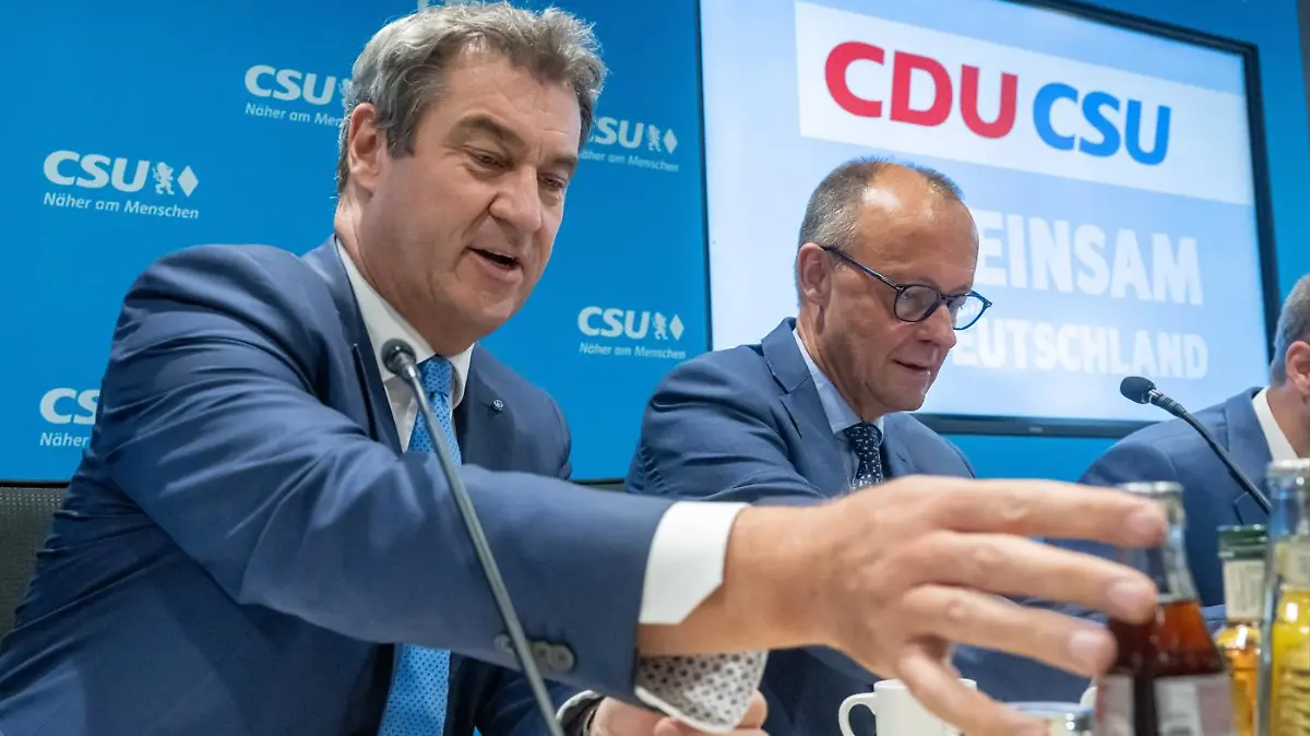 CSU-Chef Markus Söder und CDU-Chef Friedrich Merz bei einer gemeinsamen Präsidiumssitzung am Freitag