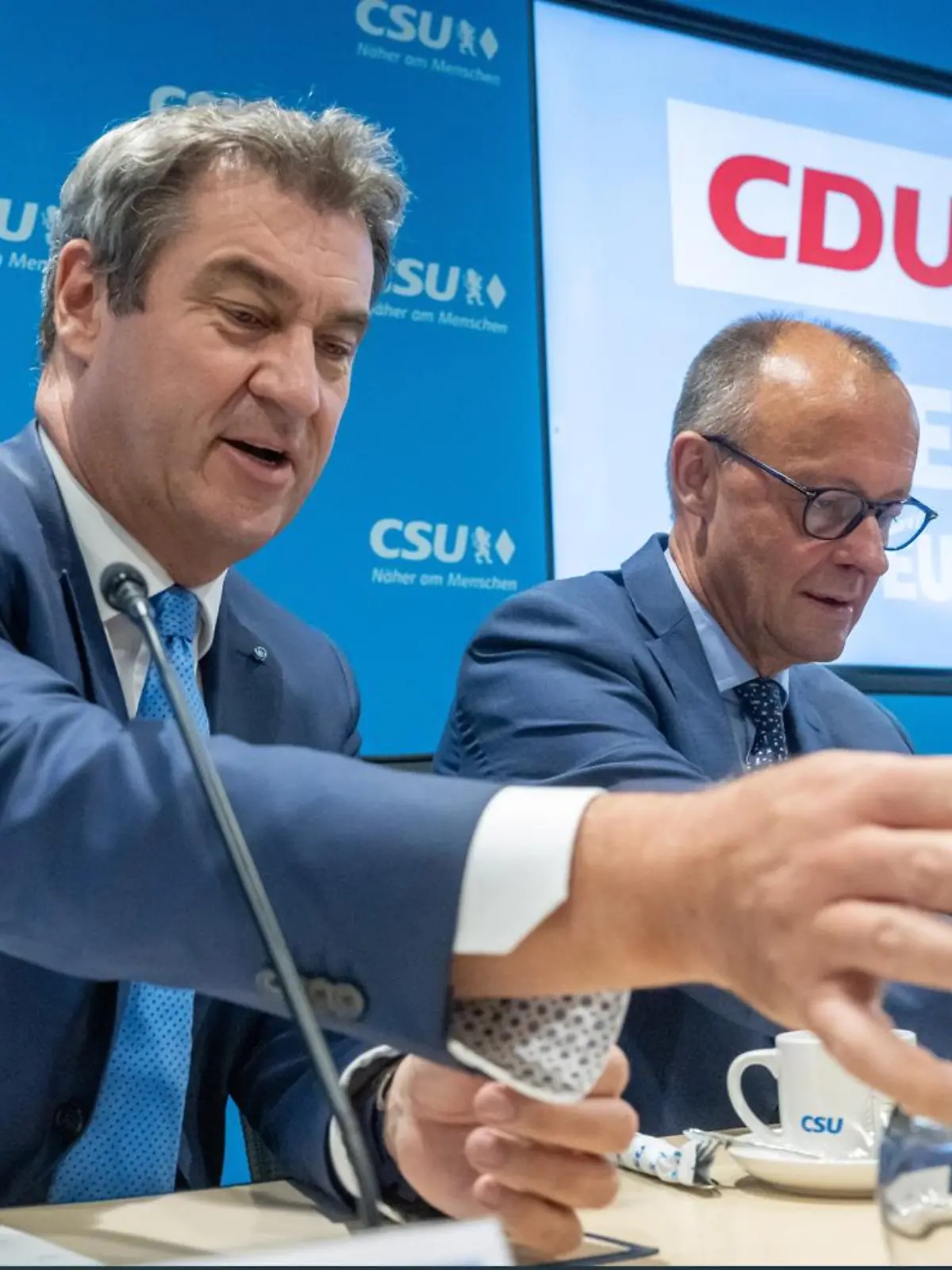 CSU-Chef Markus Söder und CDU-Chef Friedrich Merz bei einer gemeinsamen Präsidiumssitzung am Freitag