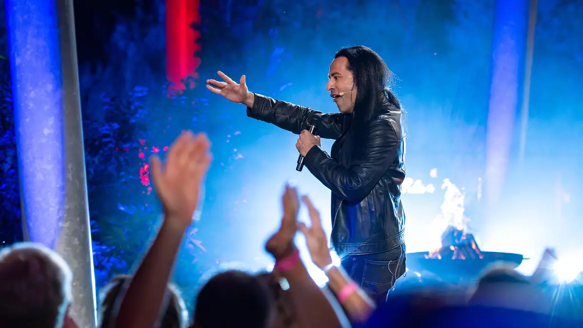 Jetzt kommt Stimmung in die Bude Rocker Bülent Ceylan gibt Gas