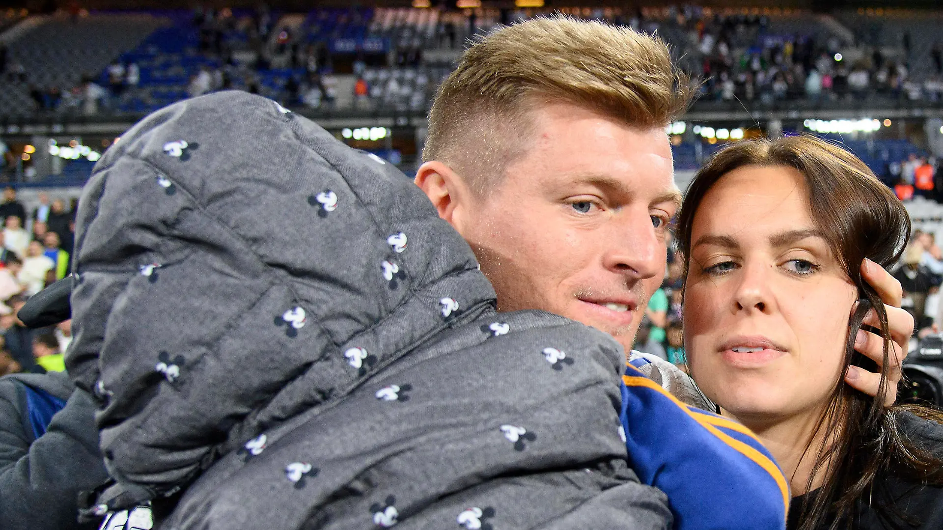 Toni KROOS Real mit Ehefrau Jessica und Baby, Fussball Champions League Finale 2022, Liverpool FC LFC - Real Madrid Real 0:1, am 28.05.2022 in Paris/ Frankreich. *** Toni KROOS Real with wife Jessica and baby, Football Champions League Final 2022, Liverpool FC LFC Real Madrid Real 0 1, on 28 05 2022 in Paris France