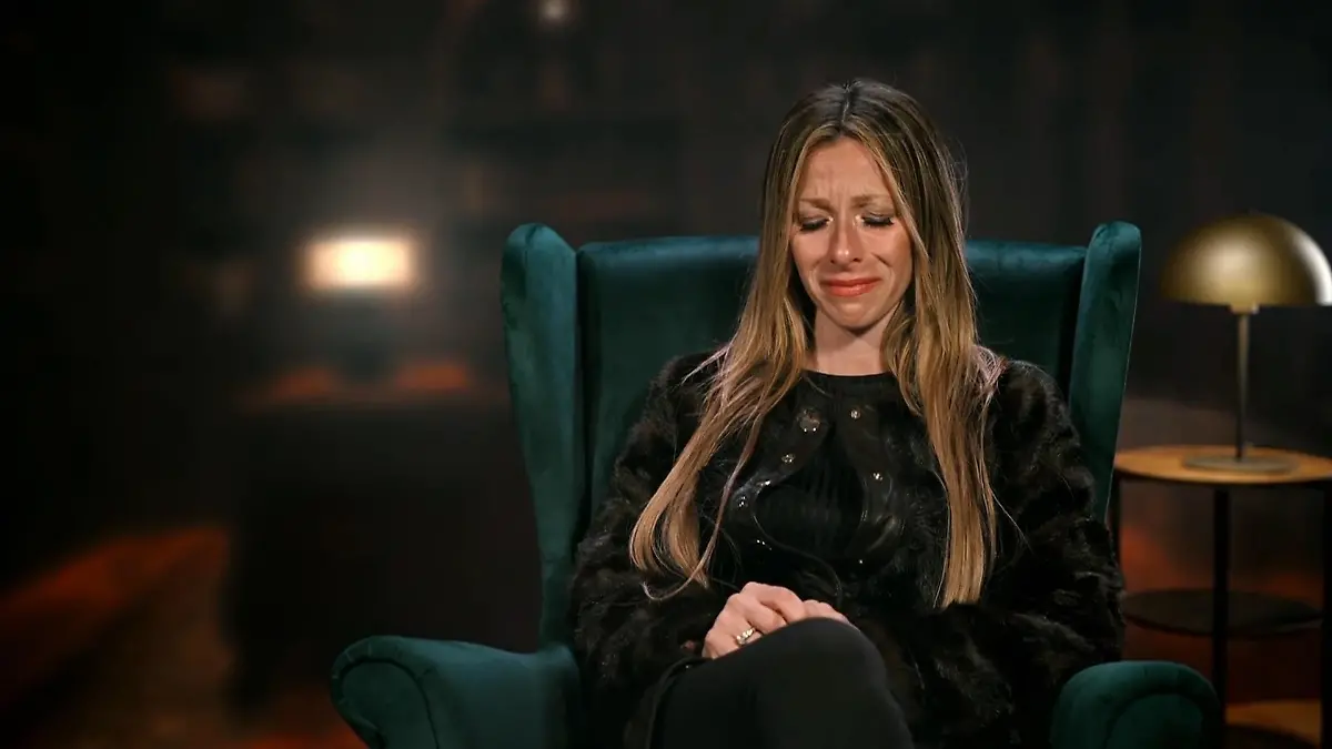 Im Interview bricht Gülcan immer wieder in Tränen aus.