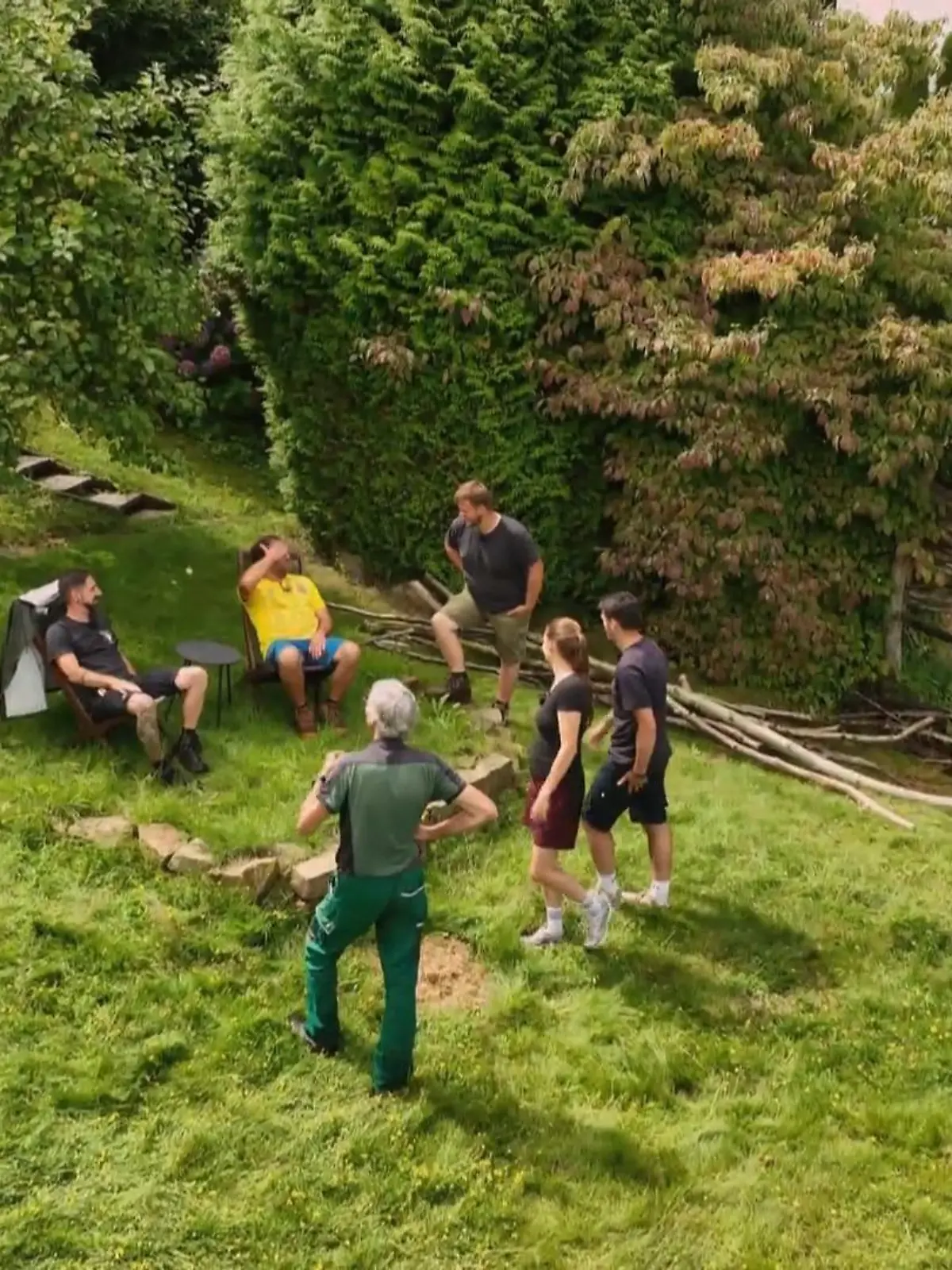 Bild zu: "Gartenarbeit auf abschüssigem Gelände"