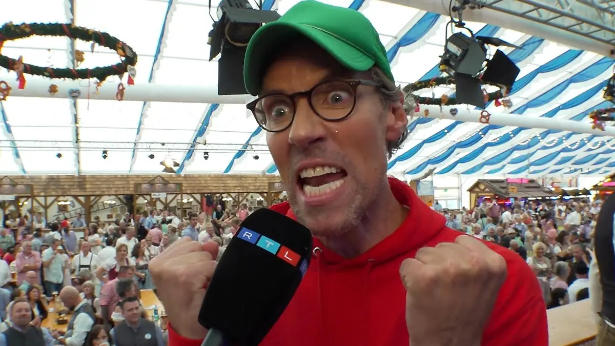 Jens Hilbert feiert bunt auf dem Frankfurter Oktoberfest Er streut Liebe statt Hass!