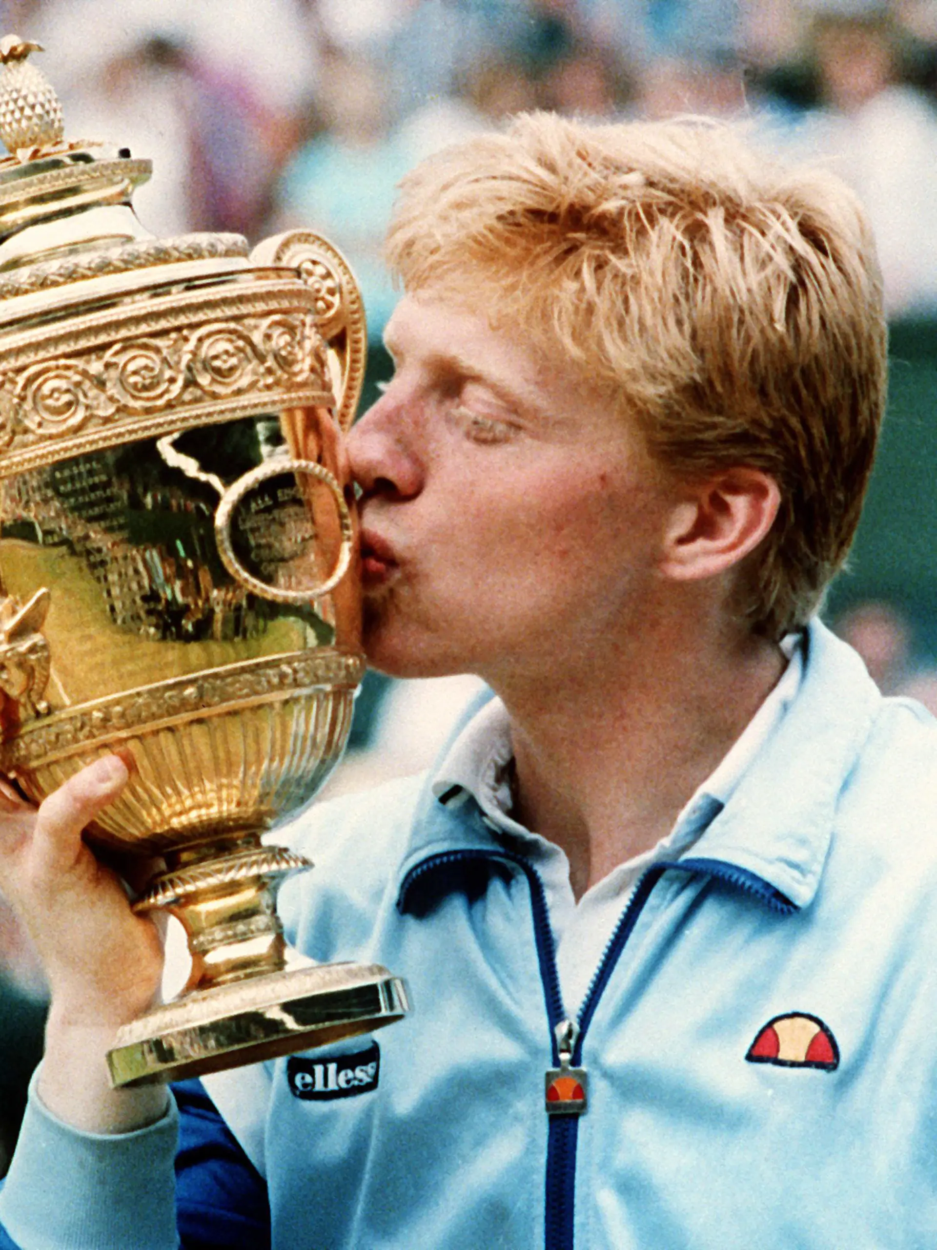 ARCHIV - 06.07.1986, Großbritannien, Wimbledon: Der damals 18-jährige Leimener Boris Becker gewinnt zum zweiten Mal in Folge das Herren-Einzel-Finale in Wimbledon. (zu dpa "Strafmaß für Boris Becker in London erwartet") Foto: Wolfgang Eilmes/dpa +++ dpa-Bildfunk +++