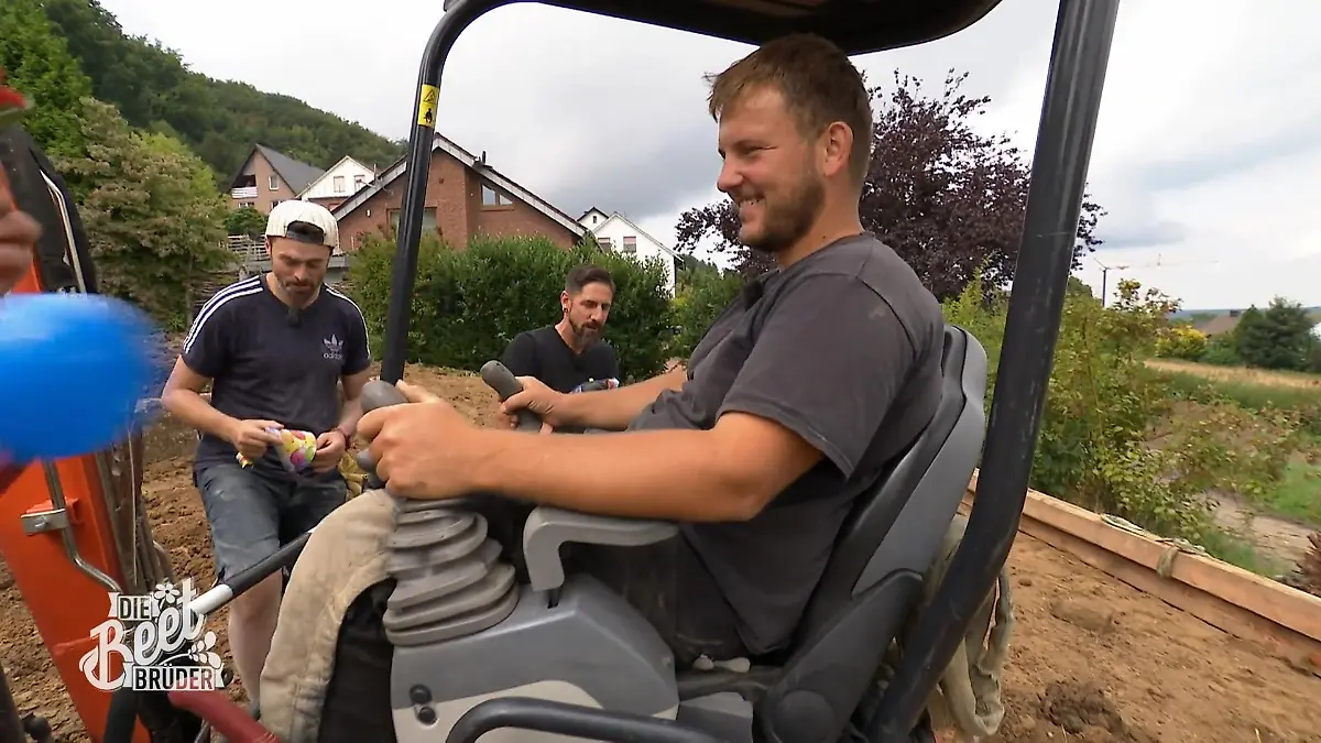 Geburtstag Nummer Vier: Ein Ständchen für den Baggerfahrer!