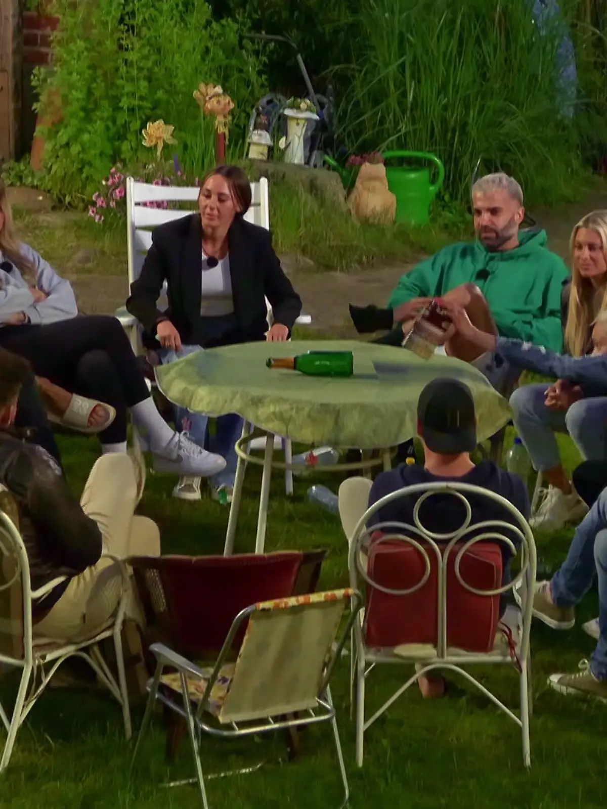Woher kommt die herrenlose Hand im Sommerhaus?