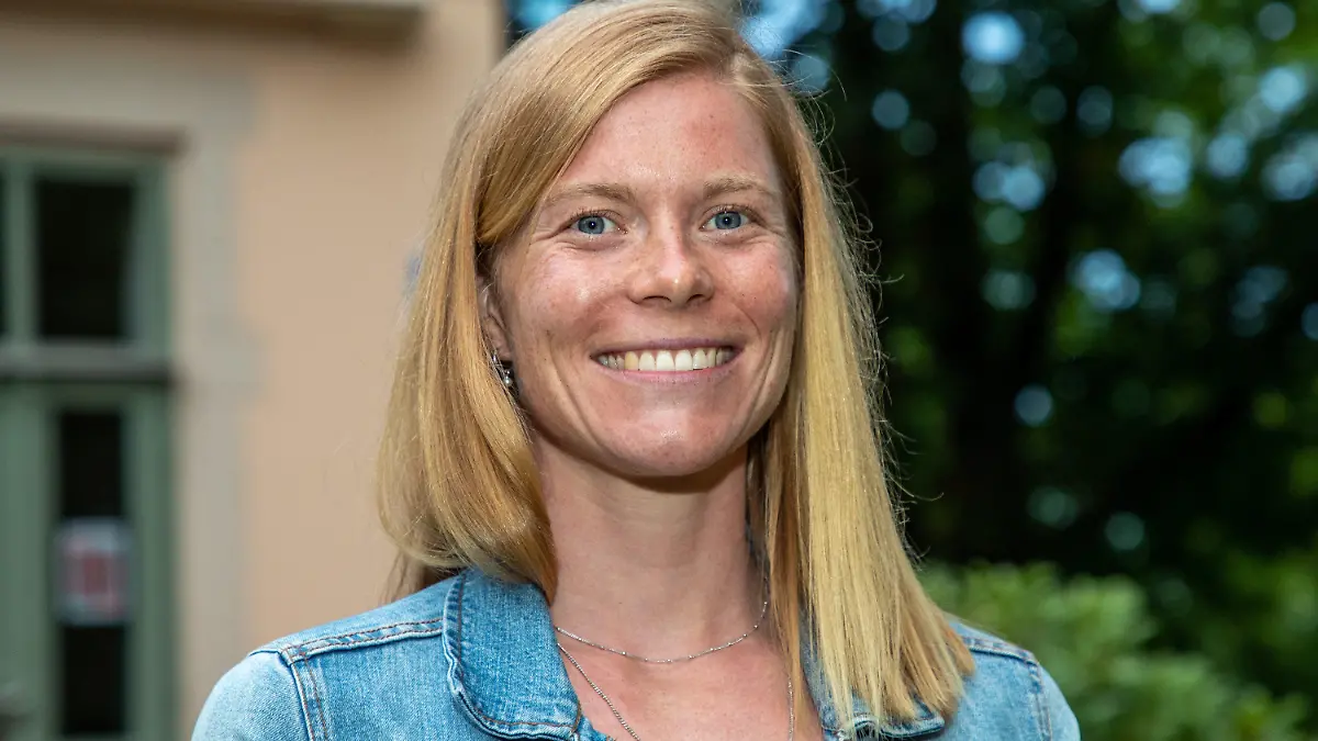 ARCHIV - 24.06.2021, Berlin: Olympia: Tokio, Deutsches Team, Verabschiedung der Berliner Olympia-Athleten im Veranstaltungszentrum Wannsee der Berliner Sparkasse. Annika Schleu, Moderne Fünfkämpferin, lächelt. (zu dpa "Schwangere Fünfkämpferin Schleu: «Definitiv ein Wendepunkt für mich»") Foto: Andreas Gora/dpa +++ dpa-Bildfunk +++