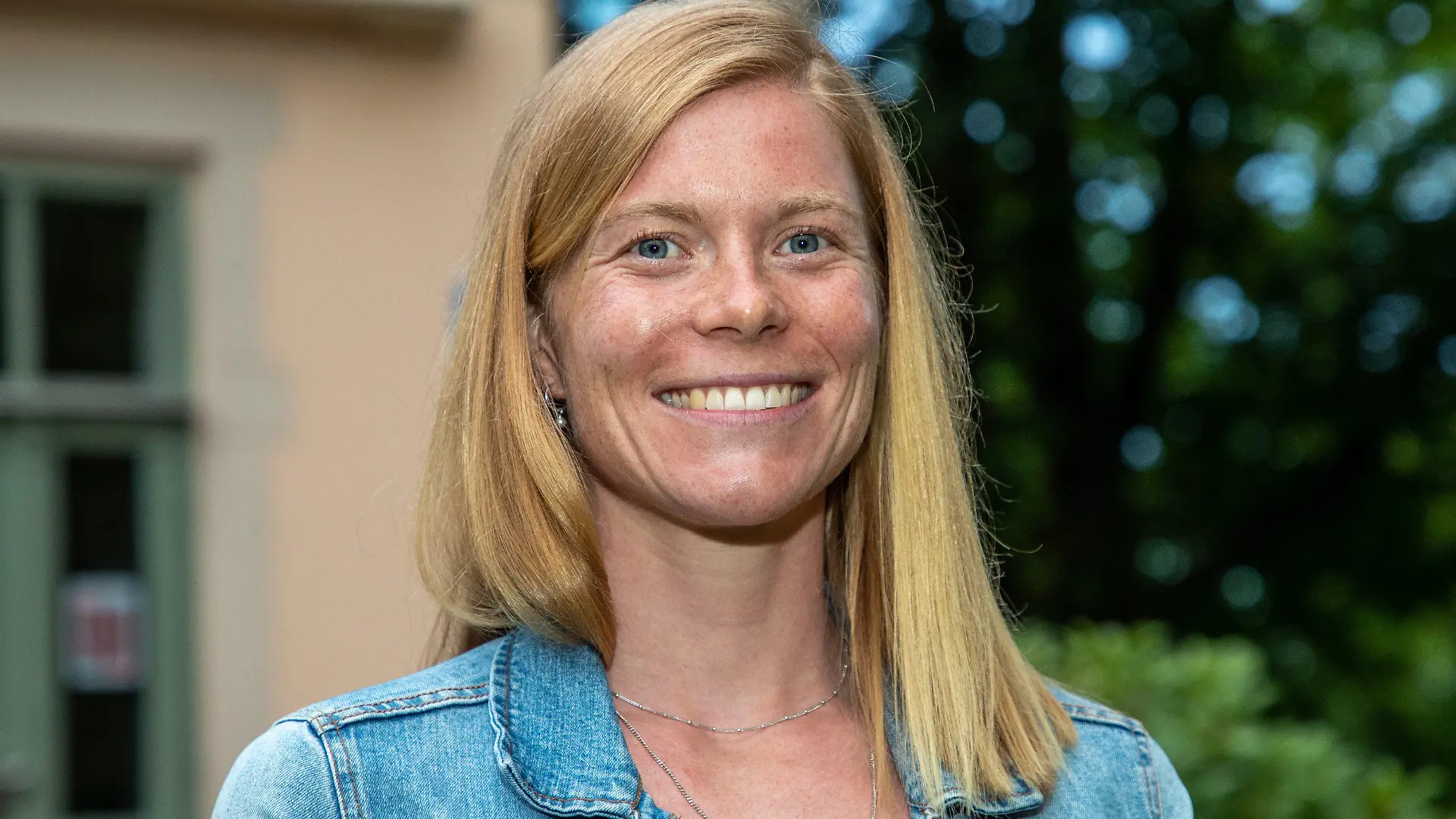 ARCHIV - 24.06.2021, Berlin: Olympia: Tokio, Deutsches Team, Verabschiedung der Berliner Olympia-Athleten im Veranstaltungszentrum Wannsee der Berliner Sparkasse. Annika Schleu, Moderne Fünfkämpferin, lächelt. (zu dpa "Schwangere Fünfkämpferin Schleu: «Definitiv ein Wendepunkt für mich»") Foto: Andreas Gora/dpa +++ dpa-Bildfunk +++