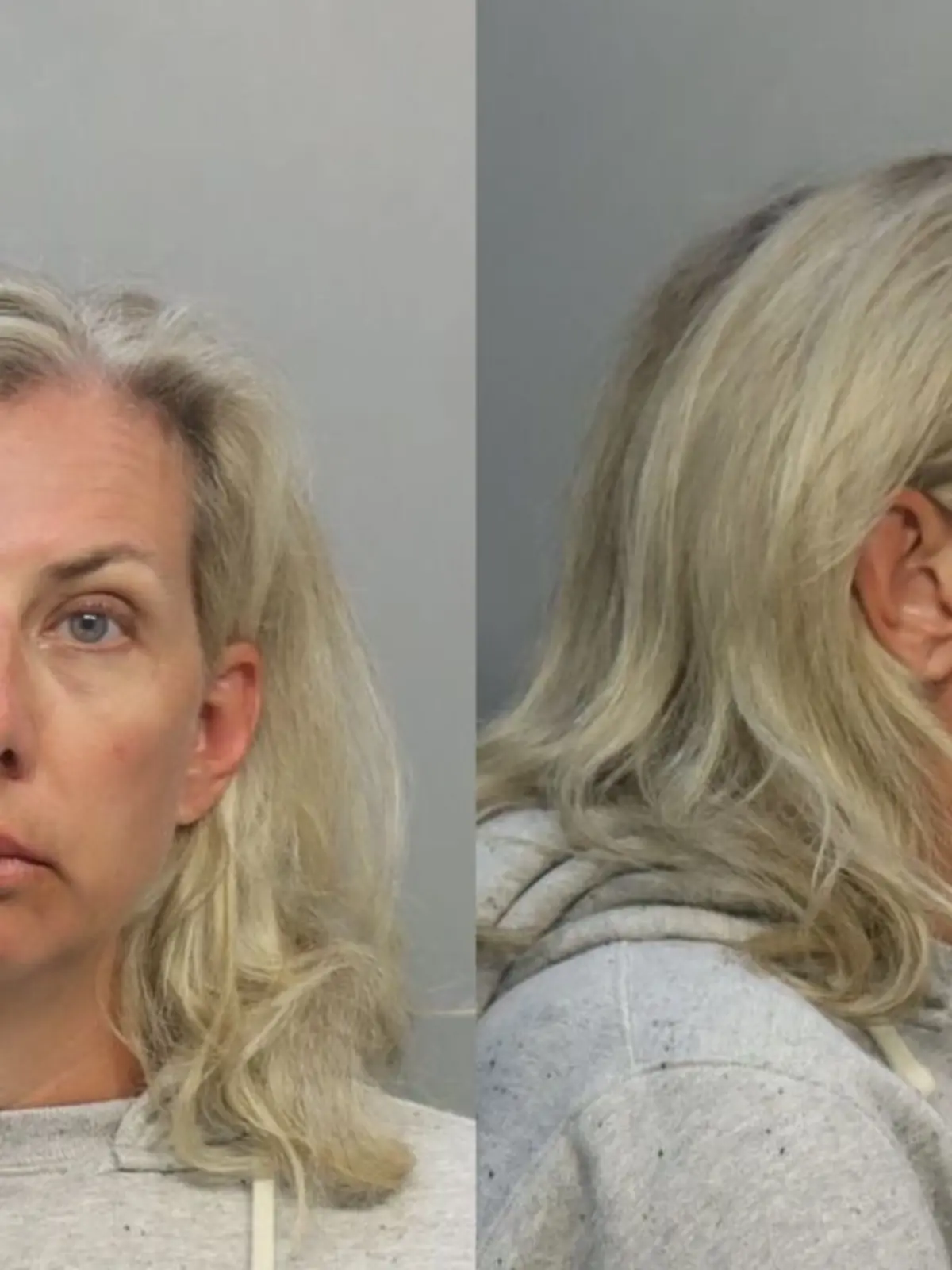 Ein Mugshot einer blonden Frau. 