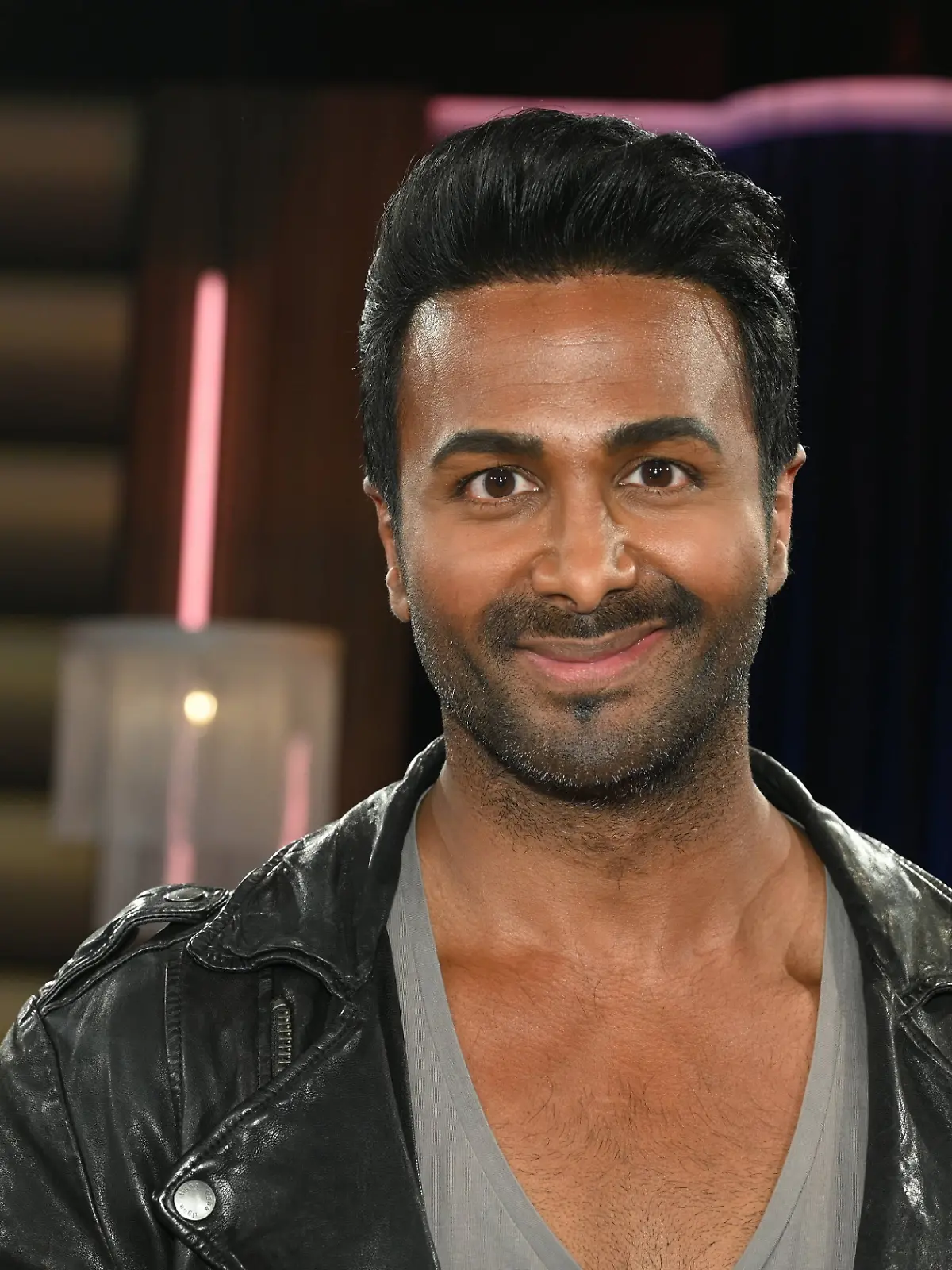 Bild zu: "Biyon Kattilathu erklärt im RTL-Interview, wieso viele Menschen unglücklich sind"