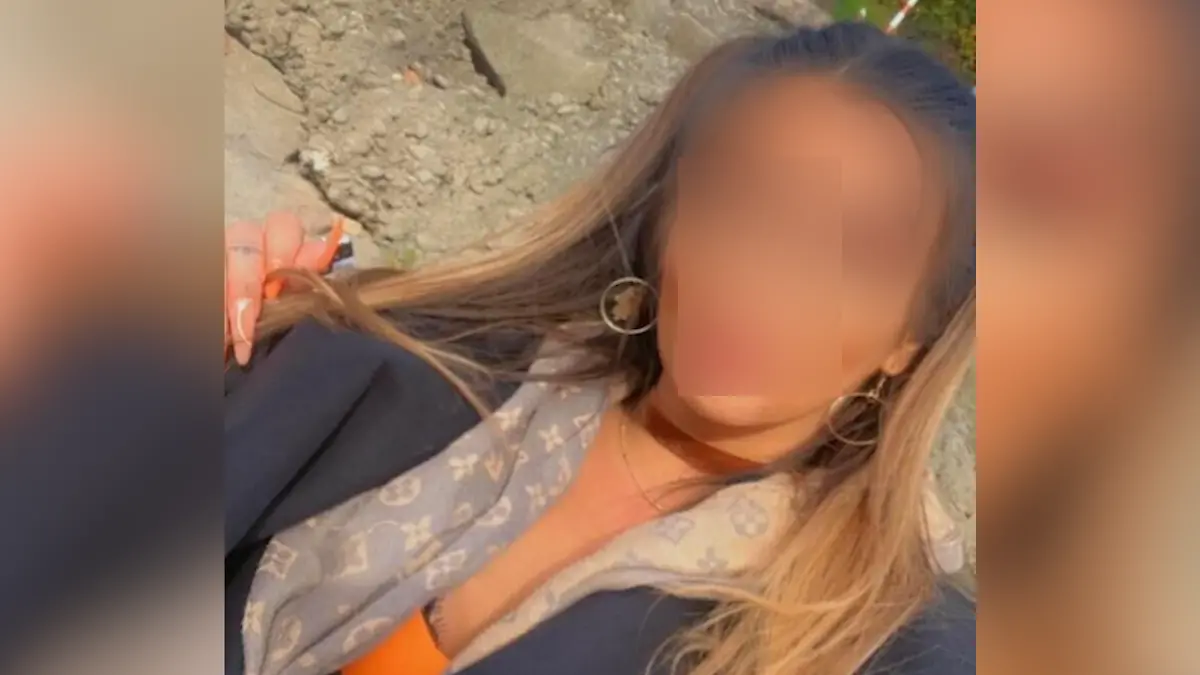 Eine Frau im Selfie. 
