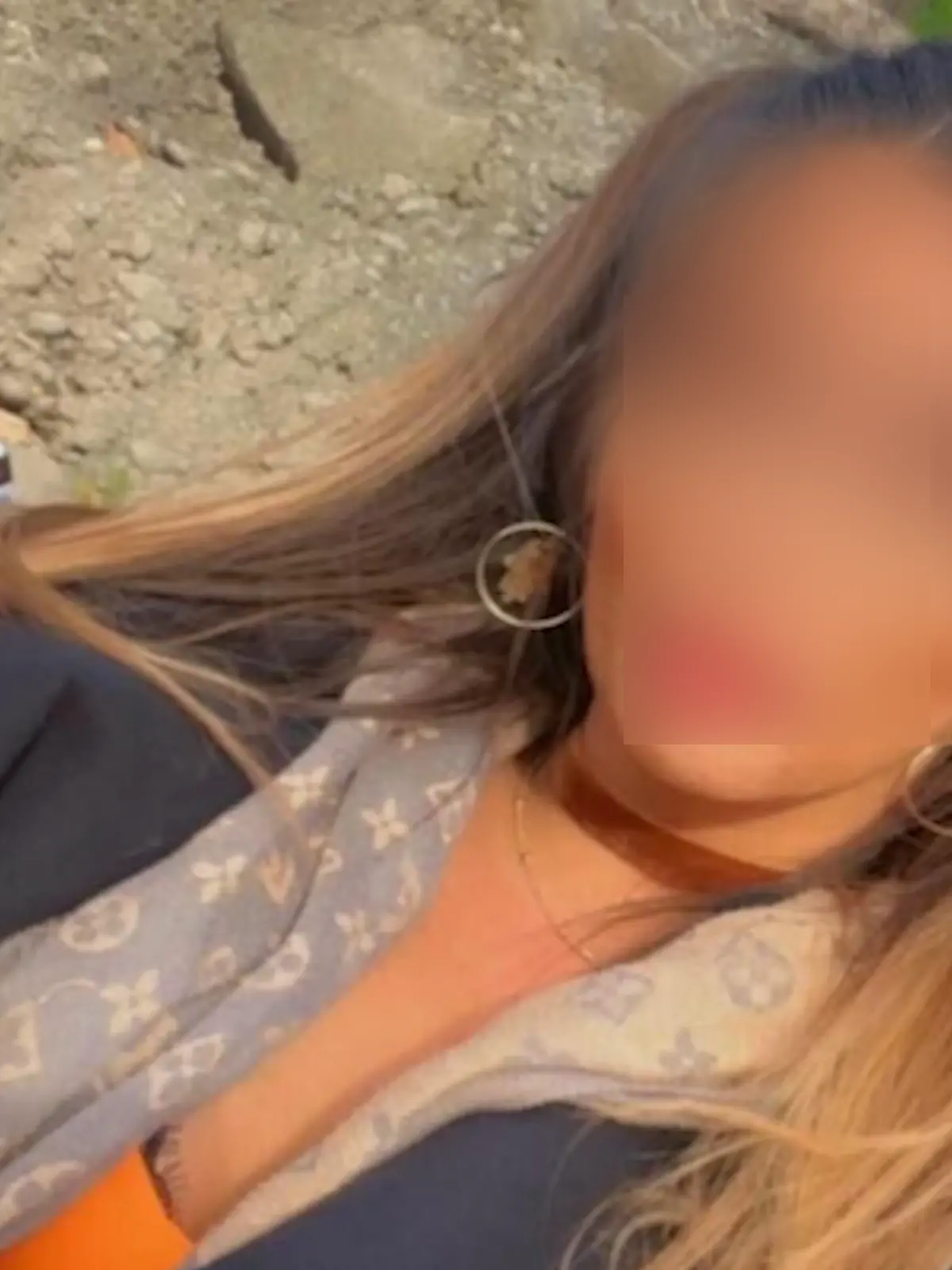 Eine Frau im Selfie. 