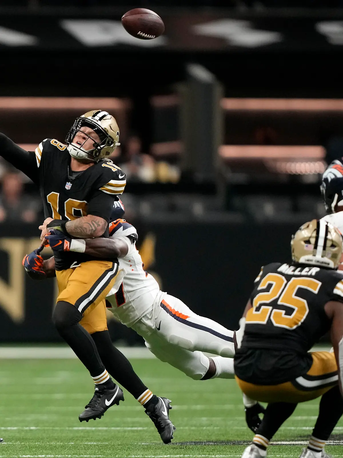 Die New Orleans Sainst gehen zu Hause gegen die Denver Broncos unter.