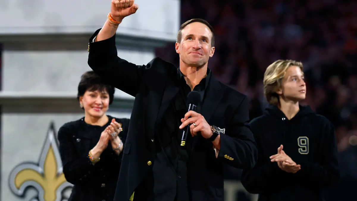 Der ehemalige Saints-Quarterback Drew Brees wurde in der Halbzeitpause in die Hall of Fame des Clubs aufgenommen.