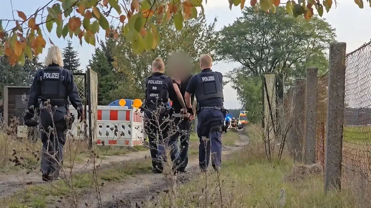 Familiendrama in Brandenburg! Sohn festgenommen Vater getötet und Haus angezündet?