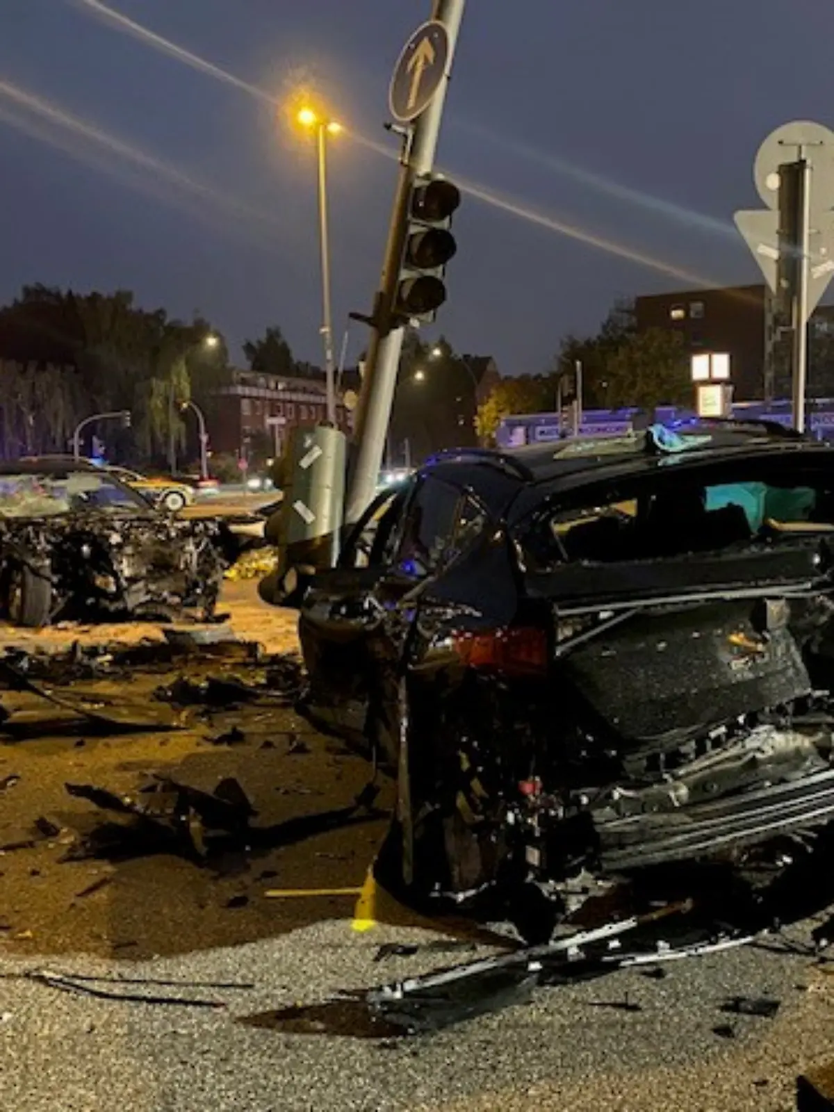 Das erschreckende Bild nach dem Unfall: Ein Trümmerfeld!
