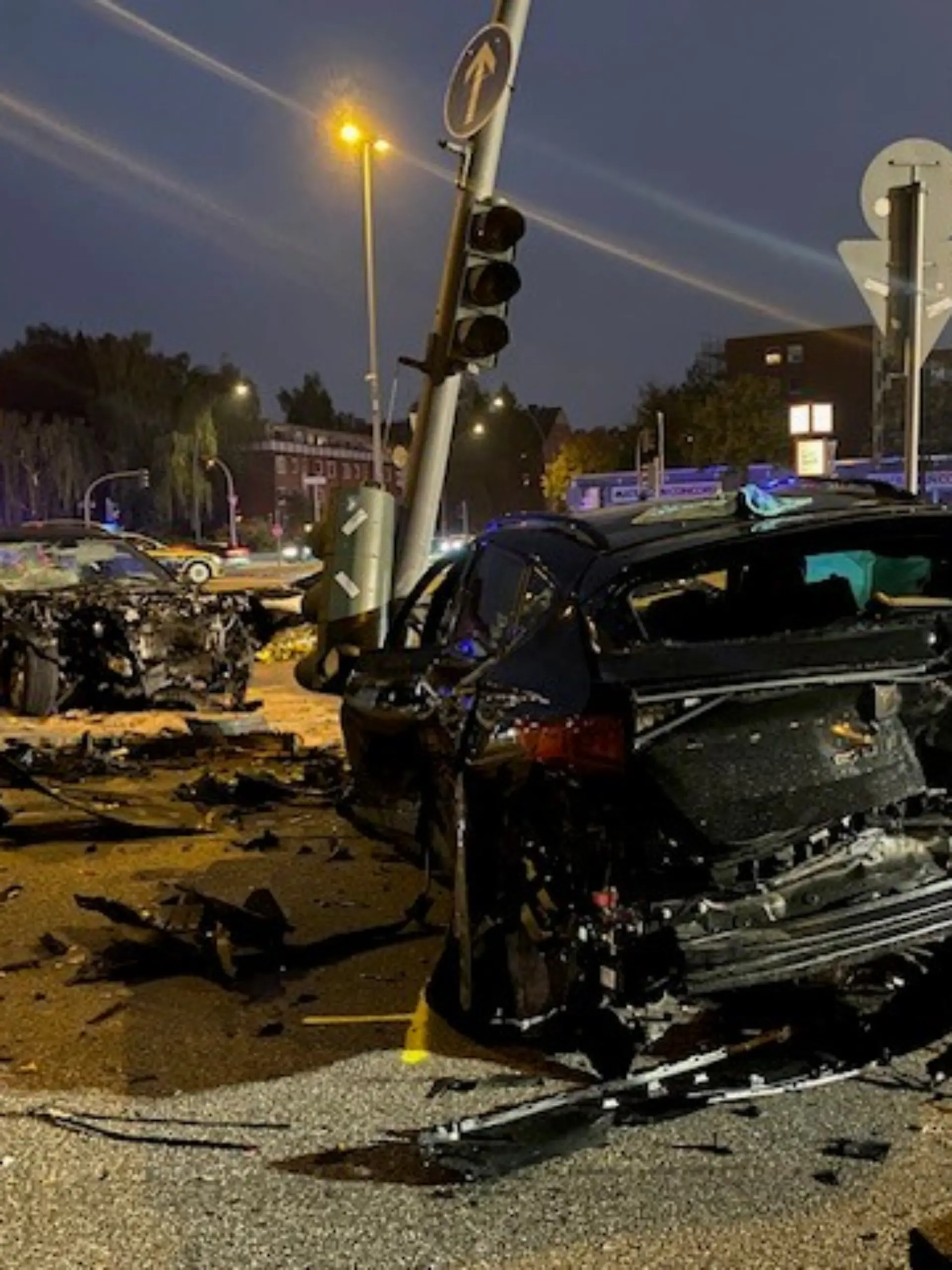 Das erschreckende Bild nach dem Unfall: Ein Trümmerfeld!