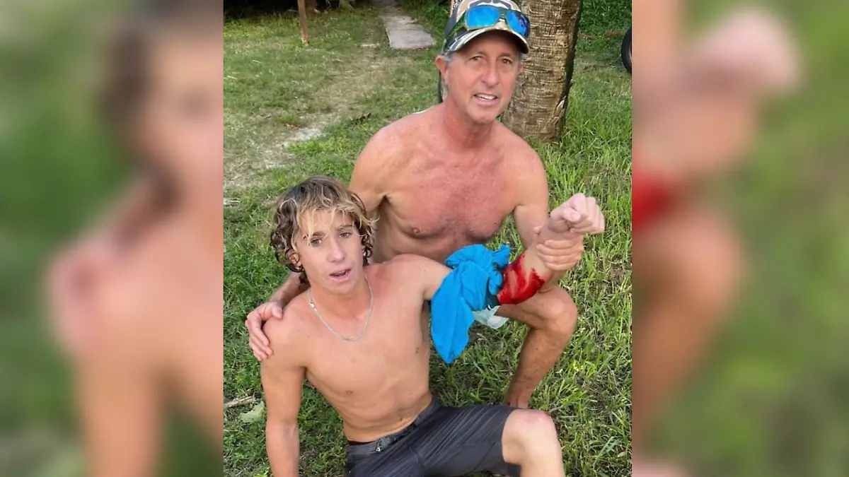 Mit einem T-Shirt wird die Wunde von Teddy notdürftig versorgt.