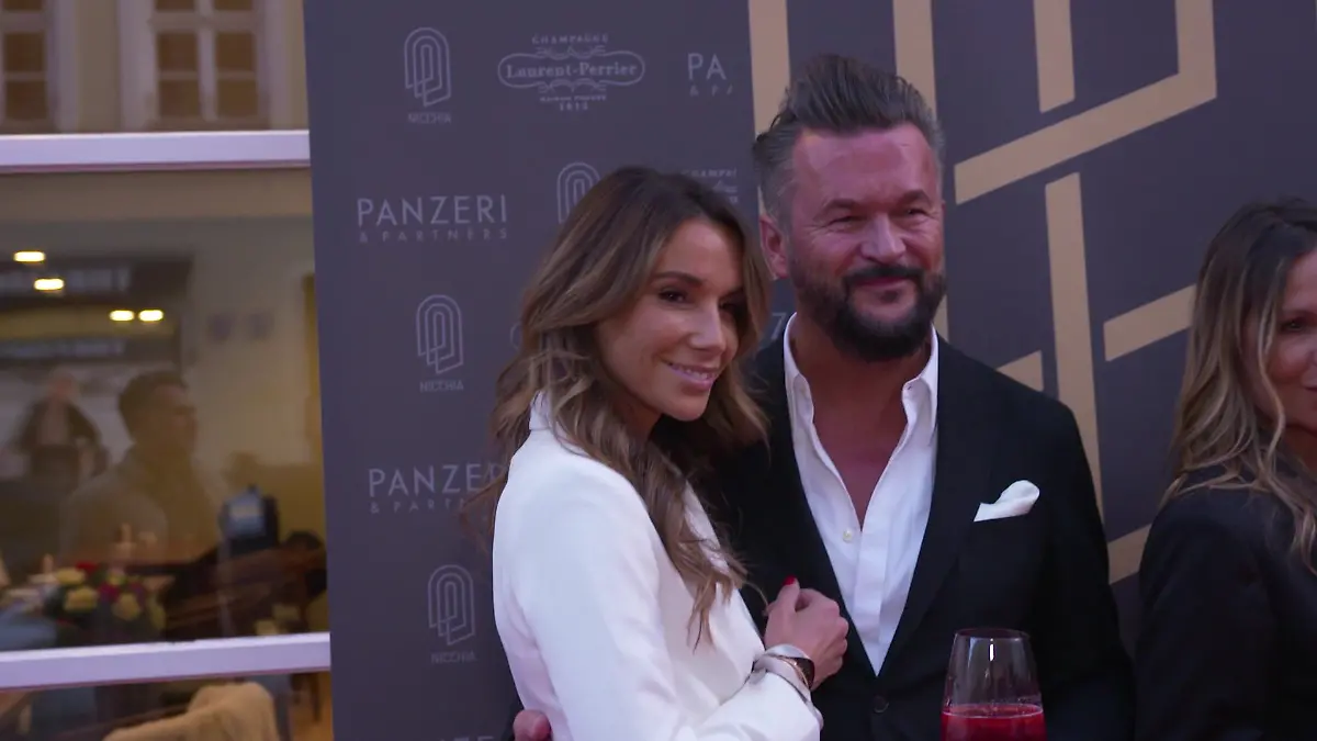 Heiko Grote und Karolina bei der „Nicchia” Restaurant-Eröffnung in München. 
