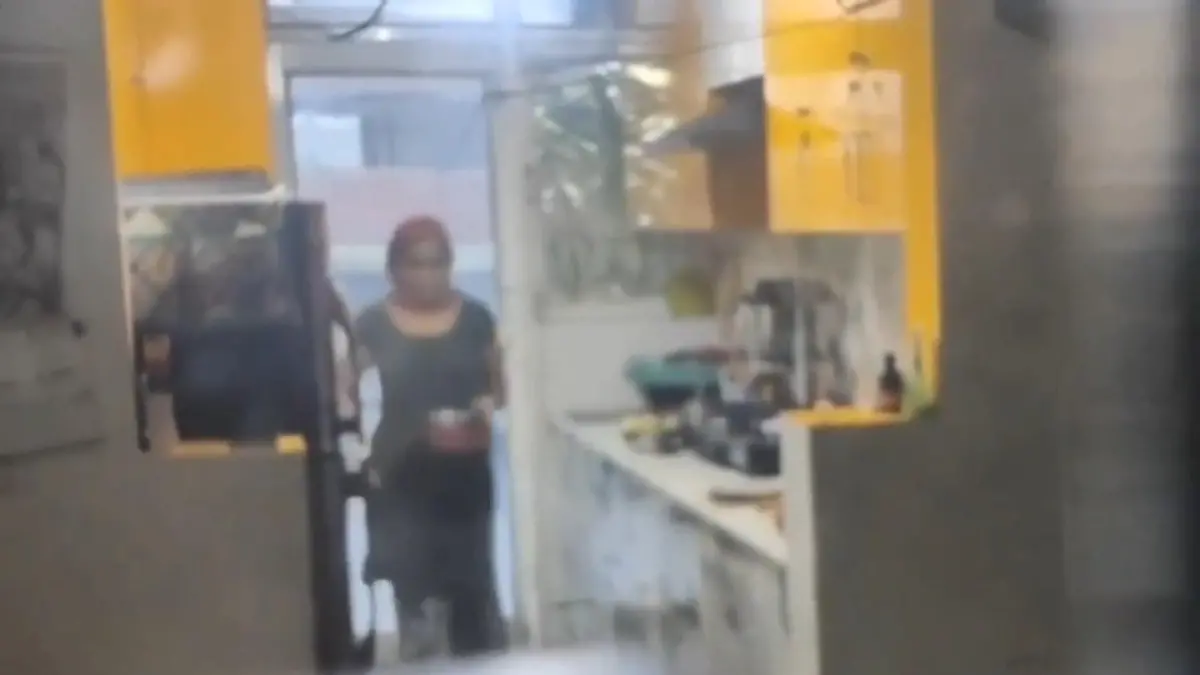 Köchin pinkelt in Essen - um sich an Familie zu rächen Krimineller Beigeschmack!