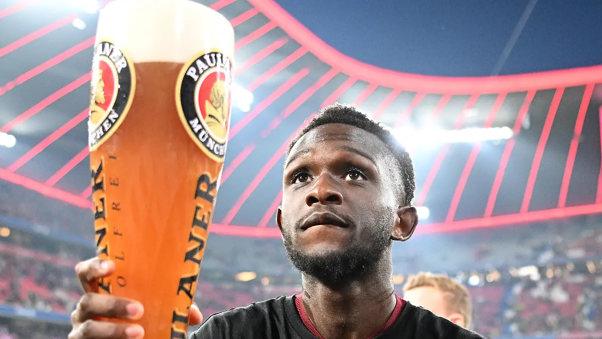 MUNICH, GERMANY - APRIL 23: Tanguy Nianzou of FC Bayern Muenchen celebrates with the fans after their sides victory during the Bundesliga match between FC Bayern Muenchen and Borussia Dortmund at Allianz Arena on April 23, 2022 in Munich, Germany. (Photo by Stuart Franklin/Getty Images)