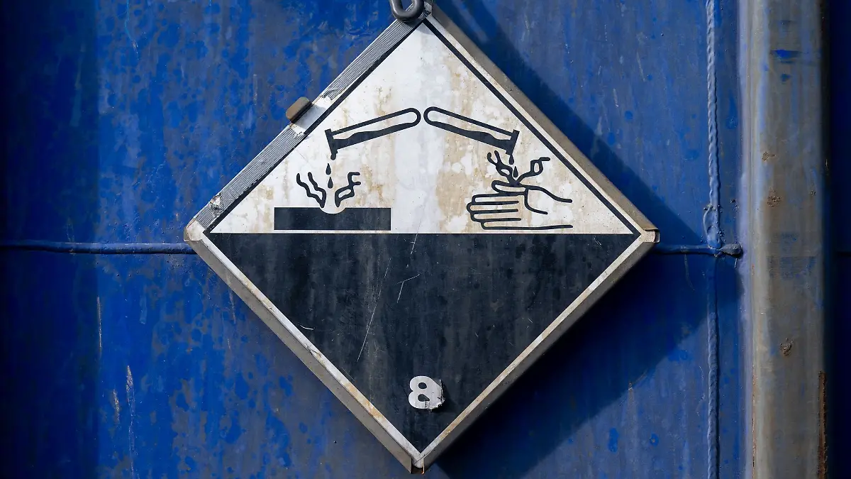 Bei einer Firma in Bad Krozingen kam es zu einem Unfall mit Gefahrgut (Symbolbild)